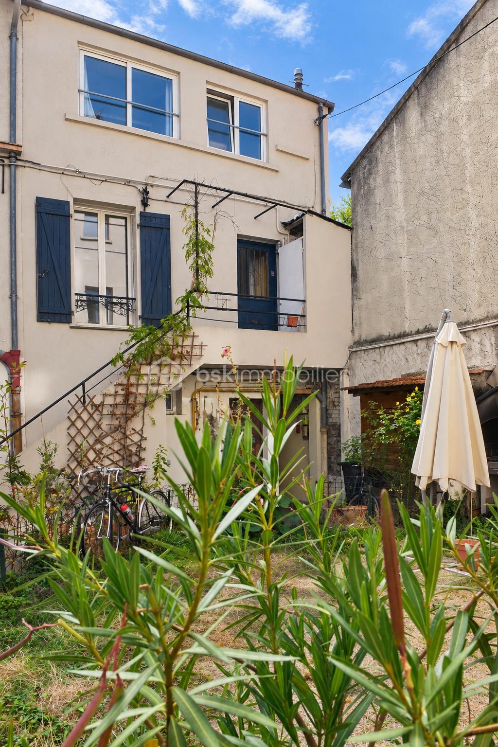 Facade Cour 02.jpg