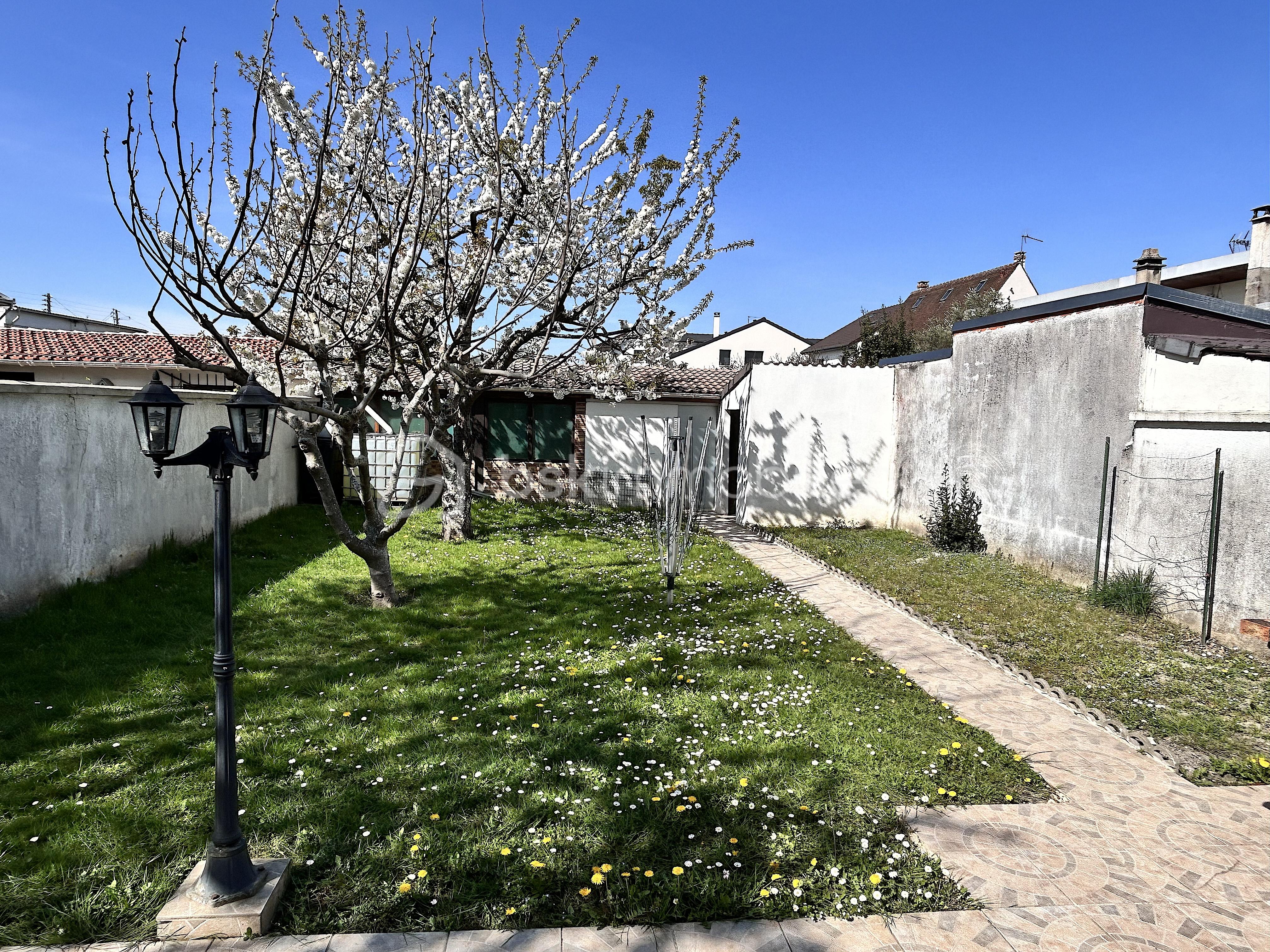 Maison de 100 m² - jardin.jpg