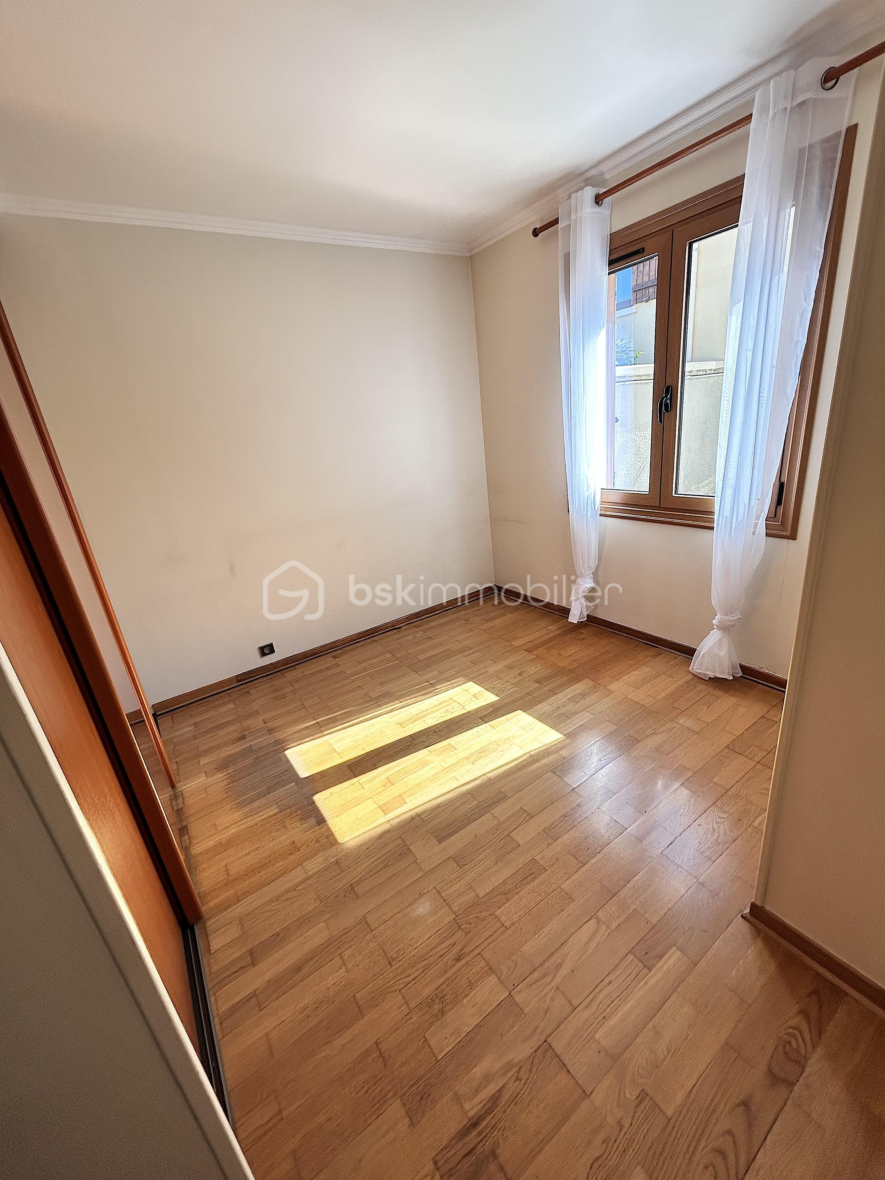 Maison de 100 m² - chambre 1.jpg