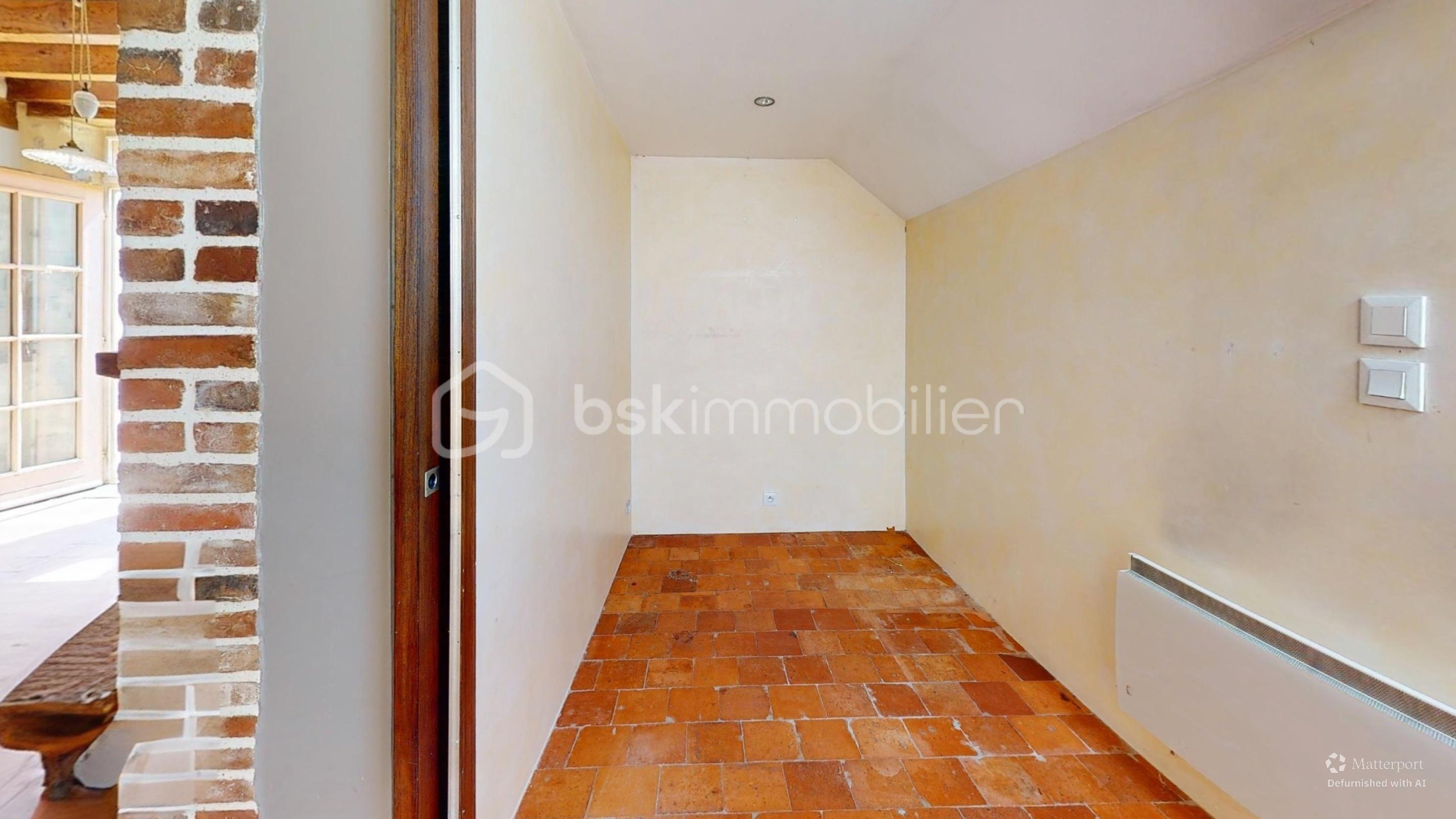Maison de 154 m² - Vitry-Living-Room-Defurnished.jpg