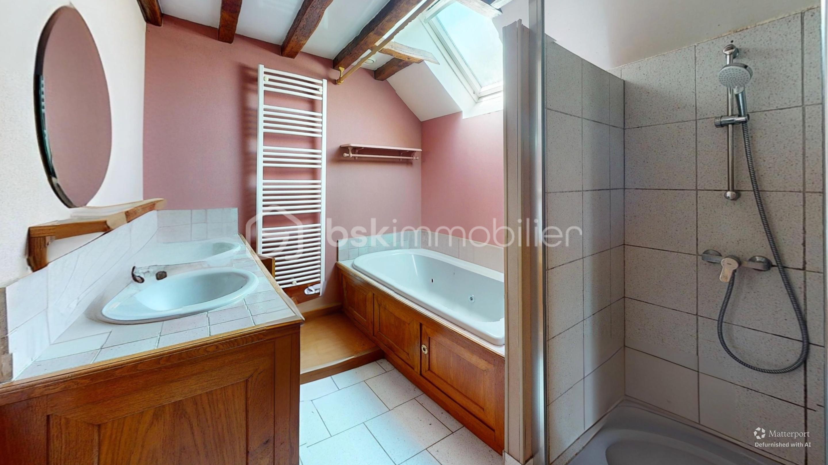 Maison de 154 m² - Vitry-Bathroom-Defurnished.jpg