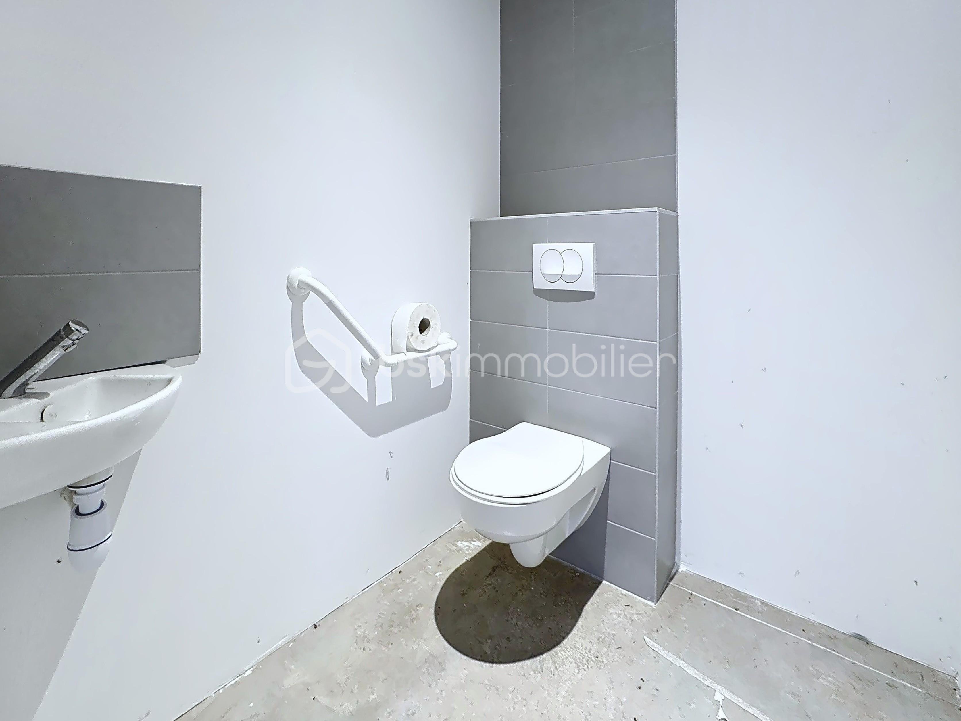 Local d'activités de 341 m² - local-domene-mr-garcier_00001.jpeg