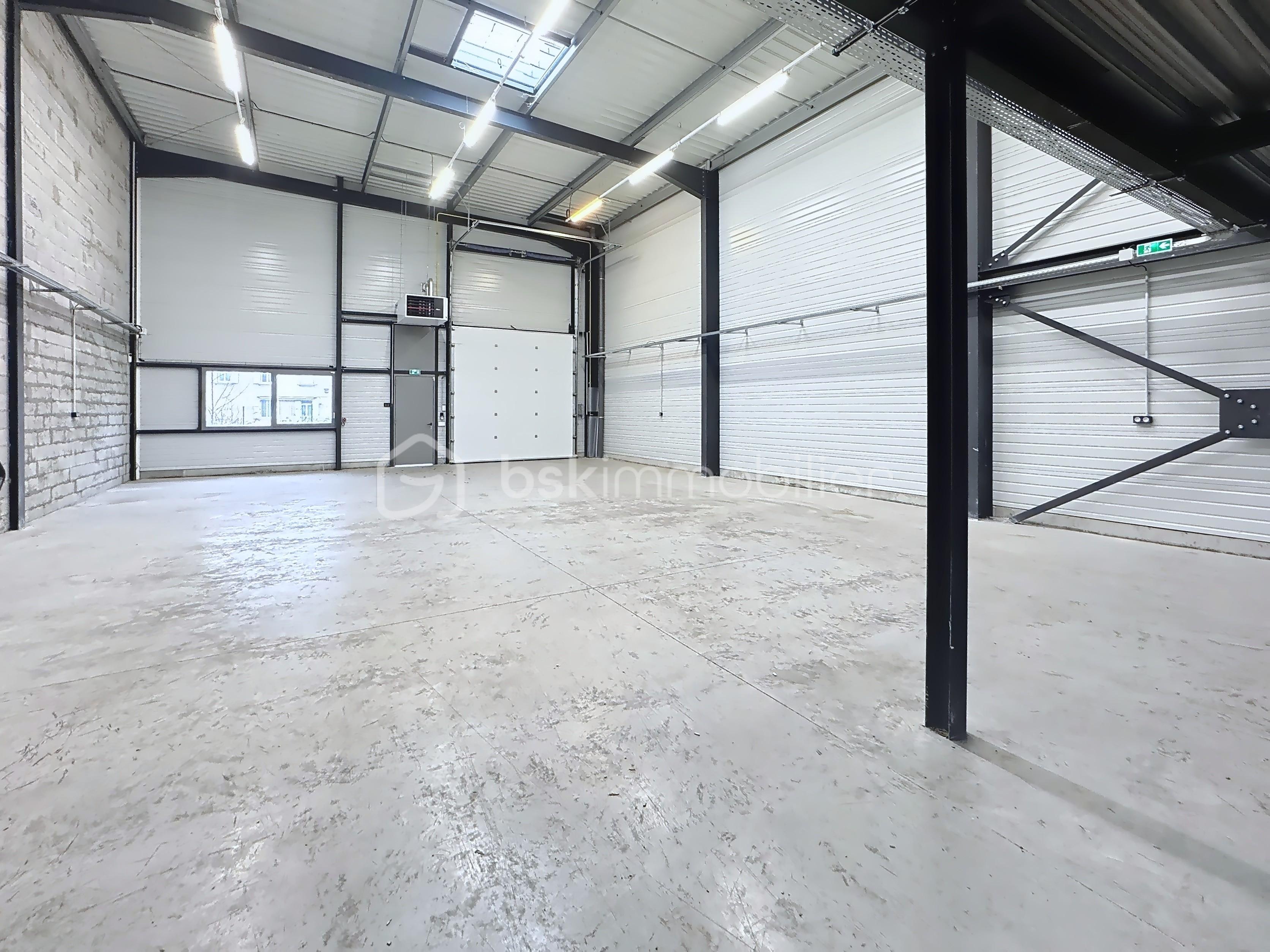 Local d'activités de 341 m² - local-domene-mr-garcier_00004.jpeg