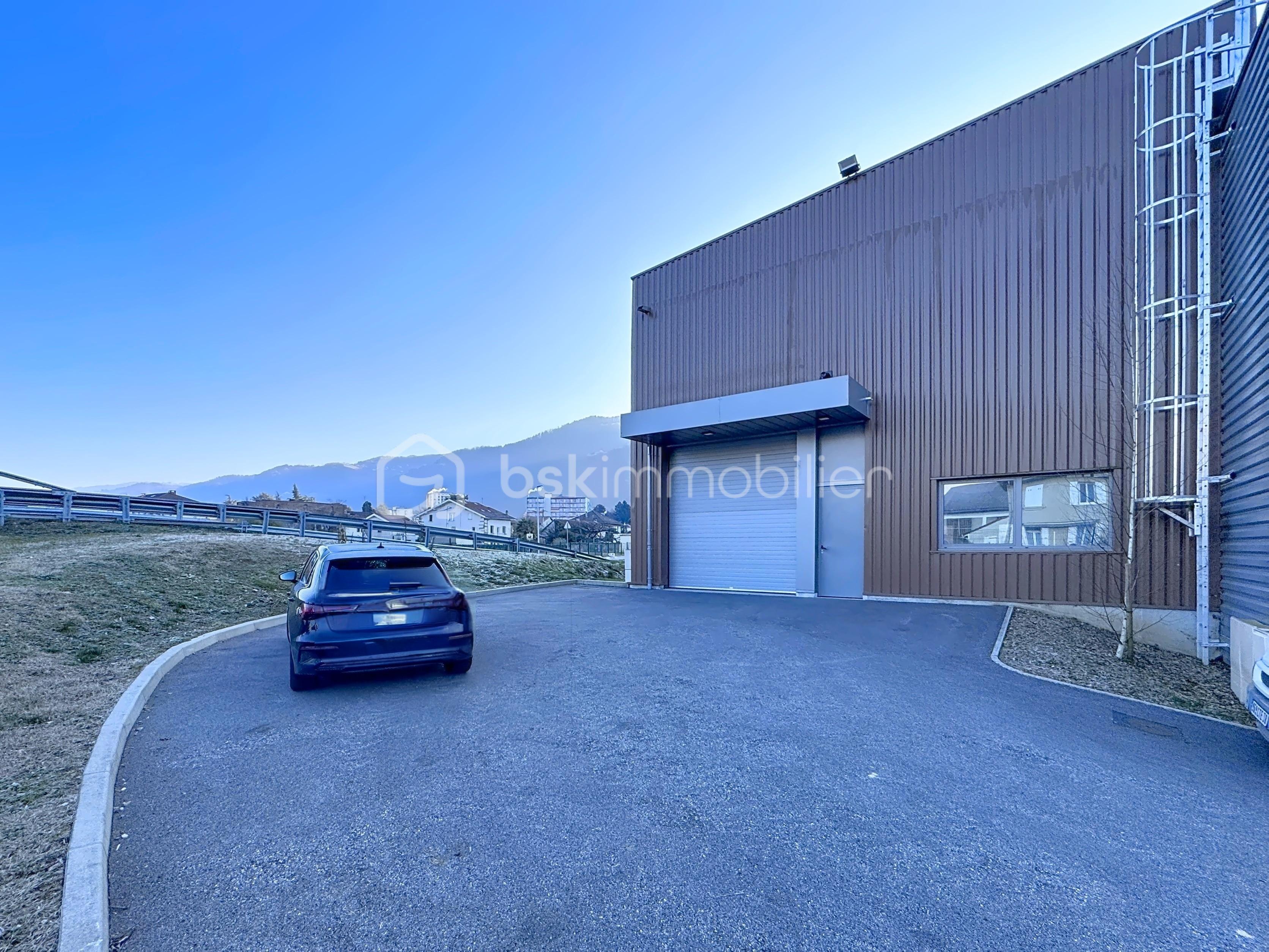 Local d'activités de 341 m² - local-domene-mr-garcier_00008.jpeg