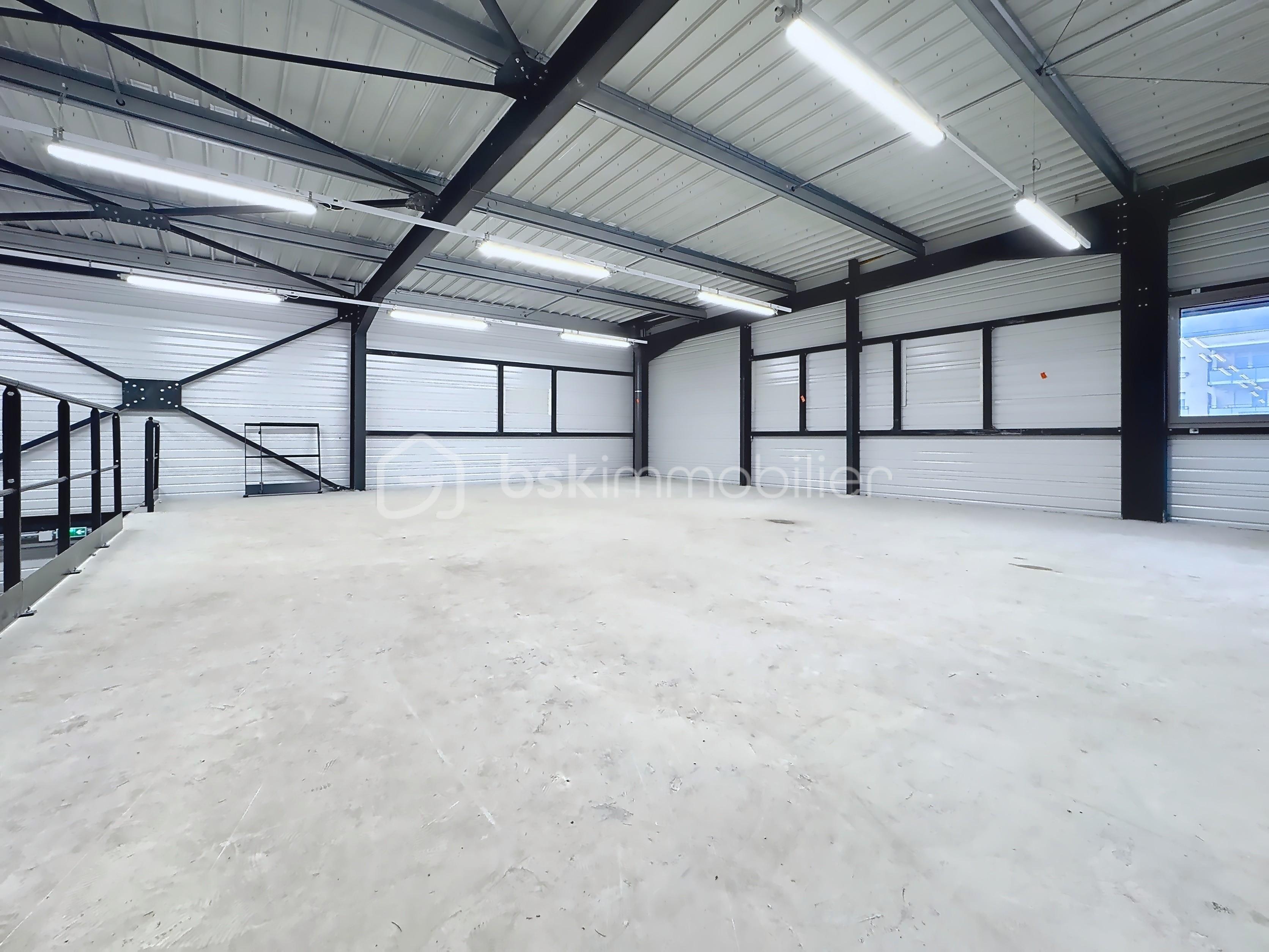 Local d'activités de 341 m² - local-domene-mr-garcier_00005.jpeg