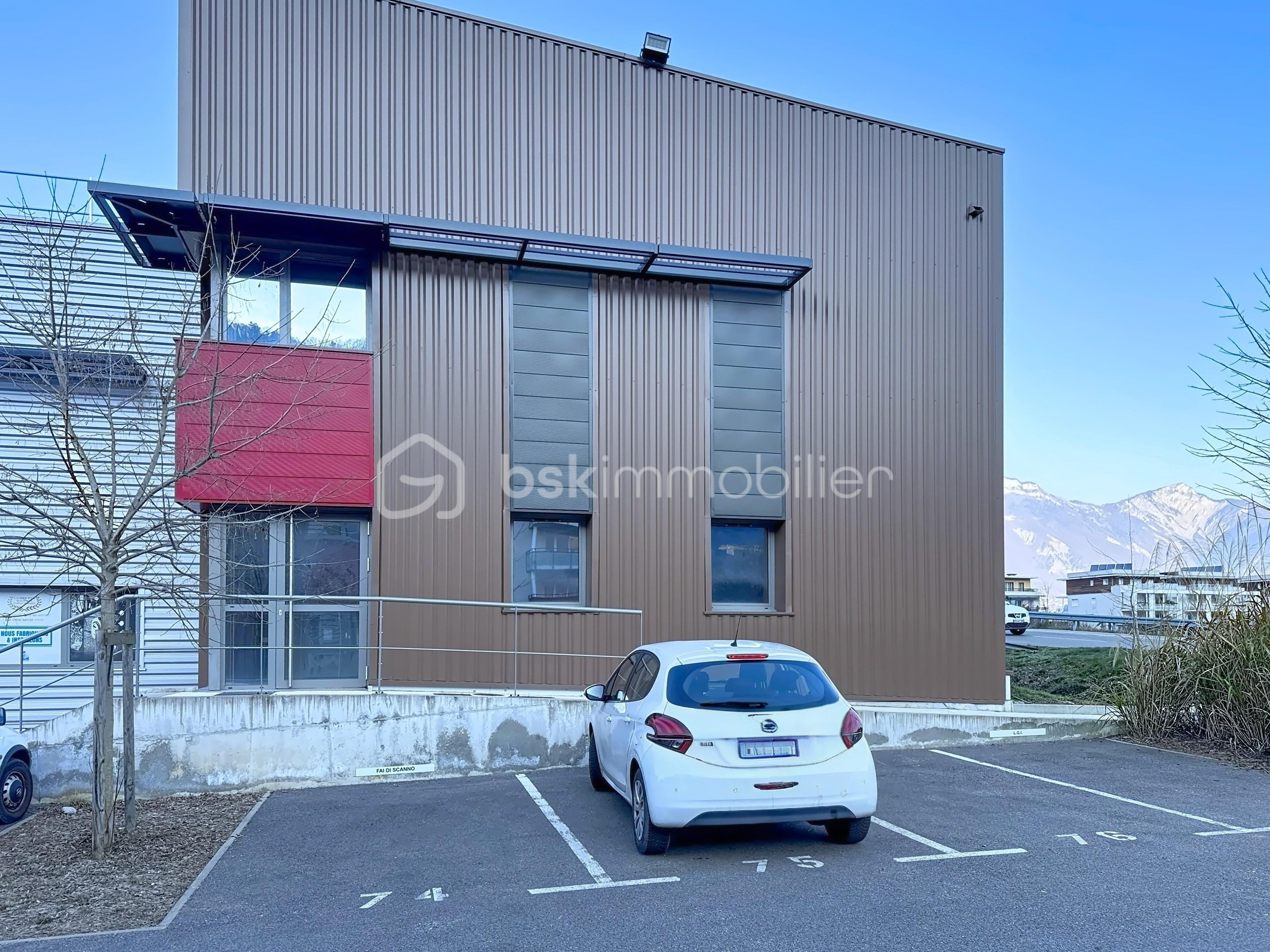 Local d'activités de 341 m² - local-domene-mr-garcier_00006.jpeg