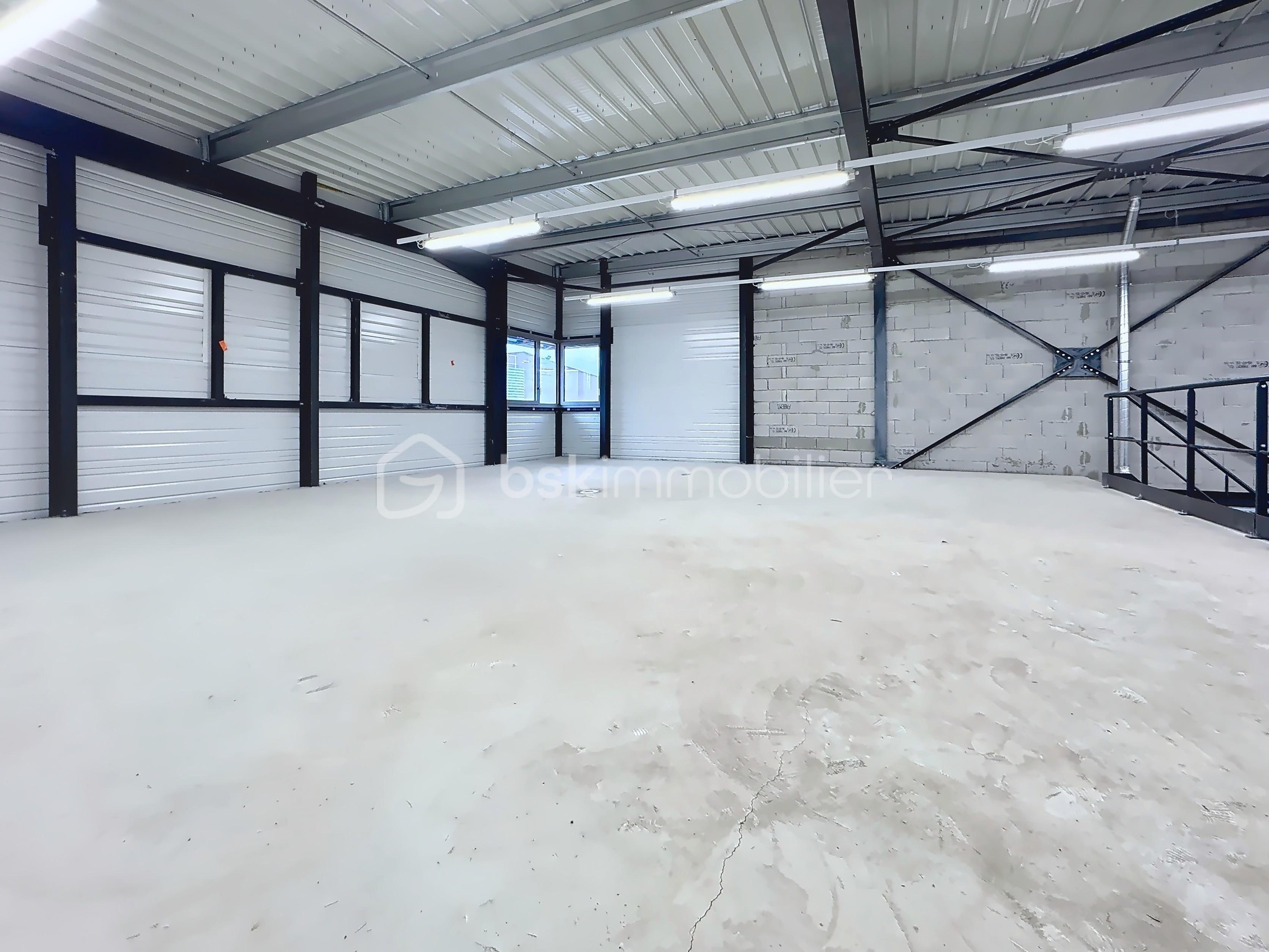 Local d'activités de 341 m² - local-domene-mr-garcier_00007.jpeg