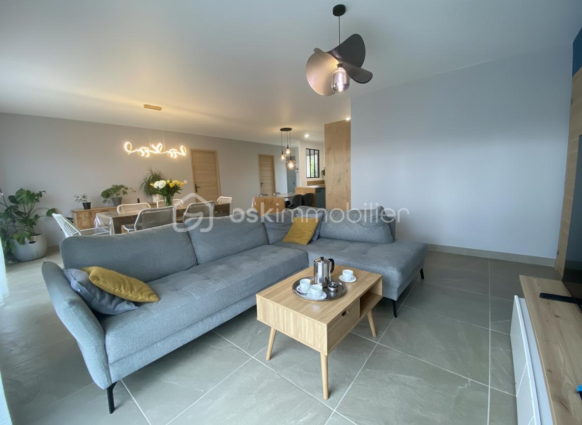 Maison de 125 m² - Salon avec petite table garnie1.jpg