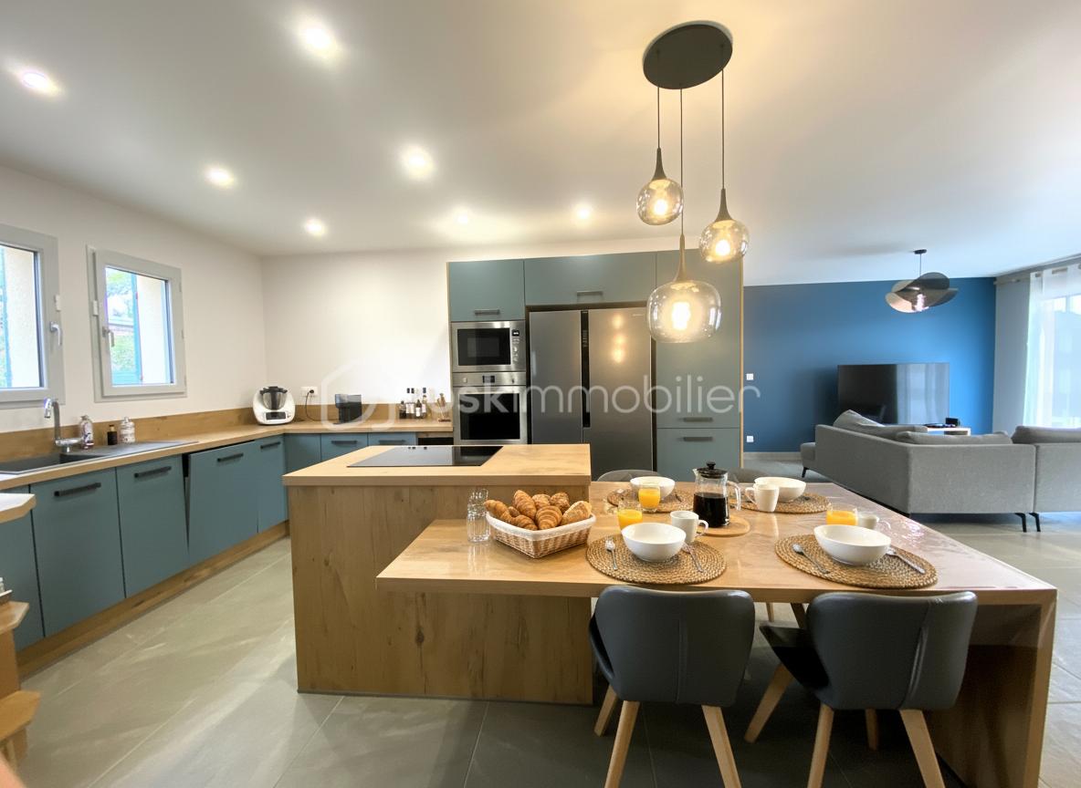 Maison de 125 m² - Cuisine avec ilot garni.jpg