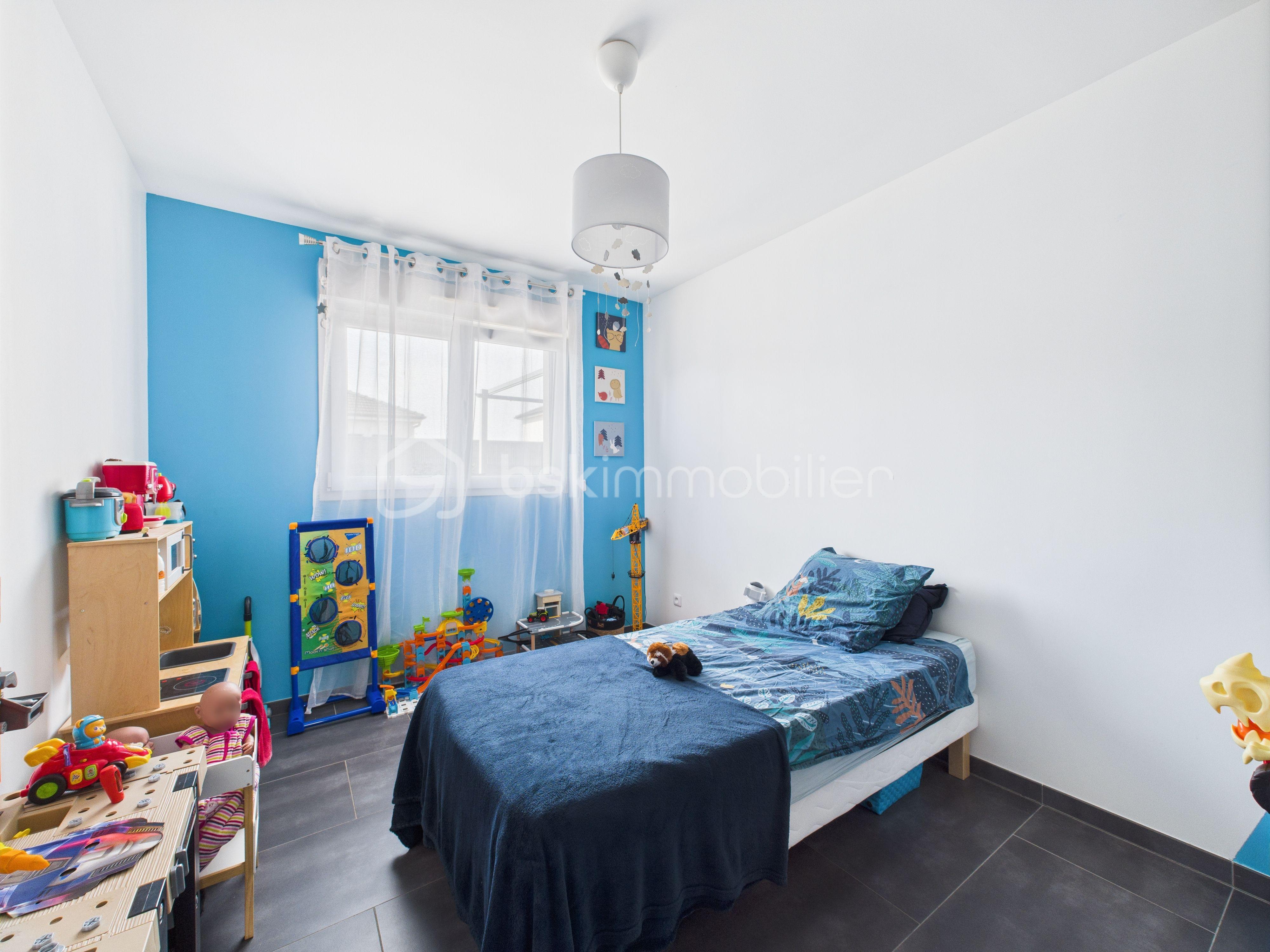 CAM04867G0-PR0016-STILL007.jpg