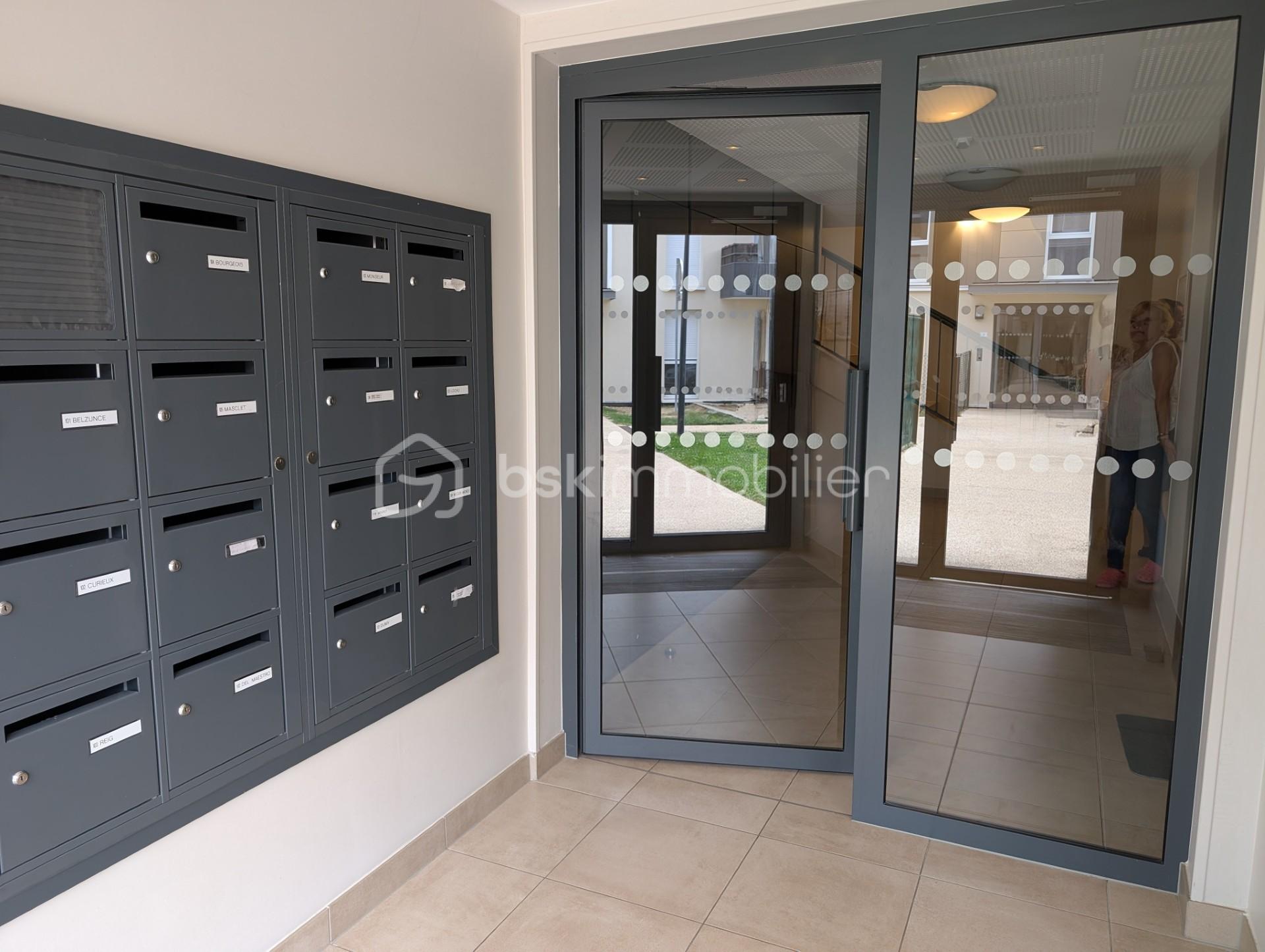 Appartement de 58 m² - Entrée immeuble.jpg