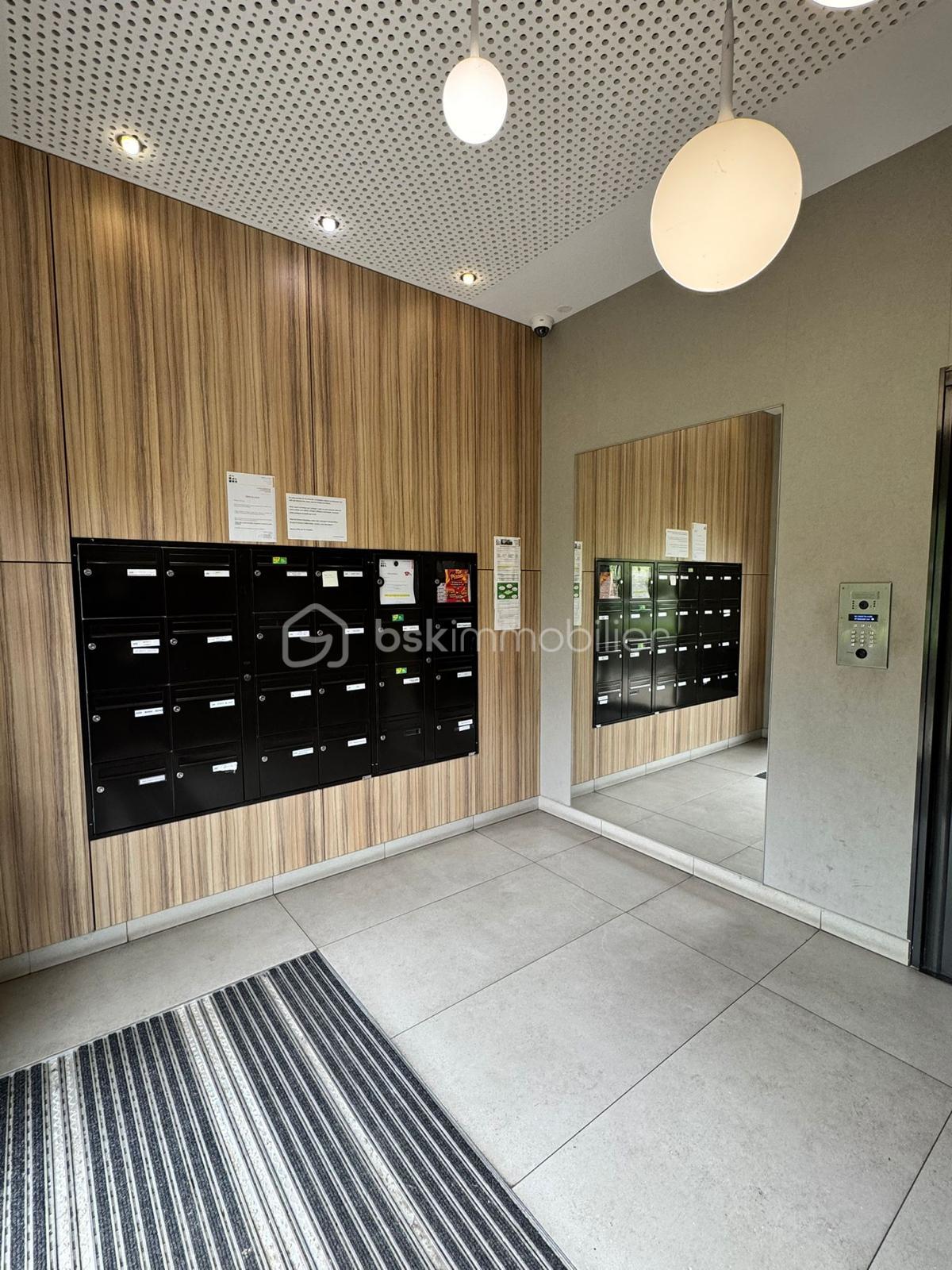 entrée immeuble copie.jpeg