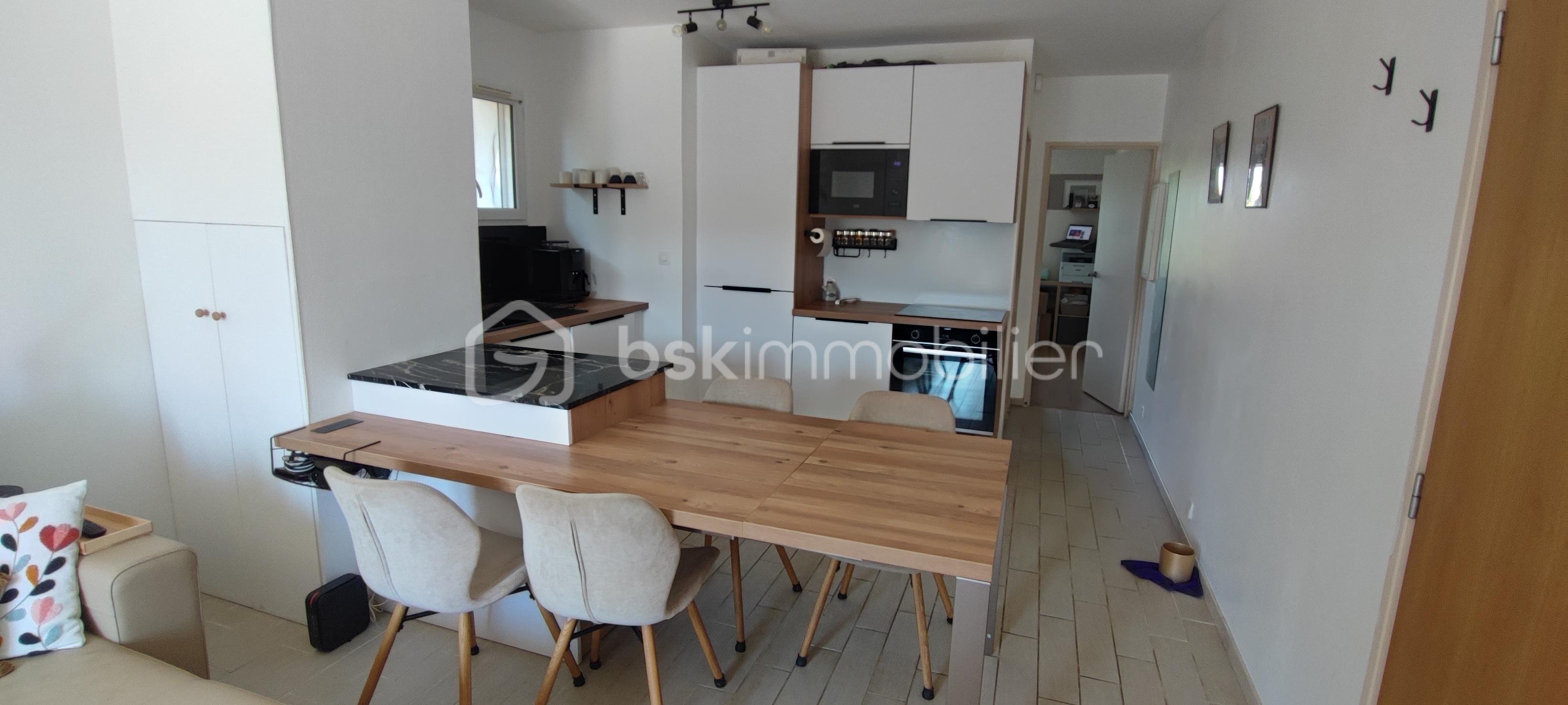 Appartement de 38 m² - congoras cui table longue(1).jpg