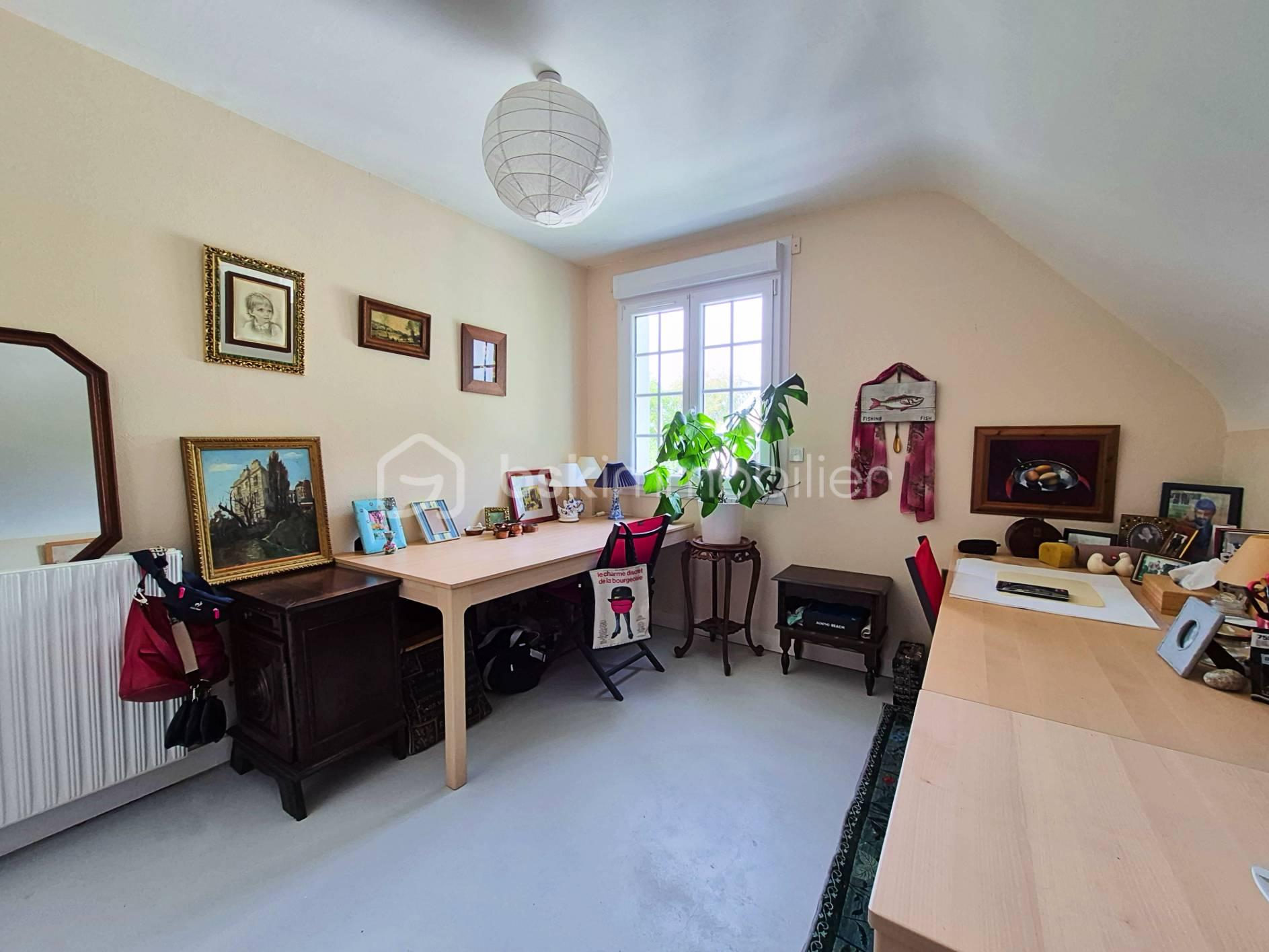 chambre 5 Bureau.jpg