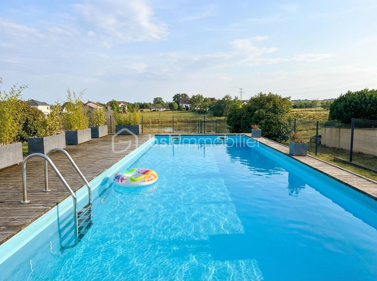 Real_estate_listing_photo_edit_of_an_outdoor_pool_-1770297731130.png