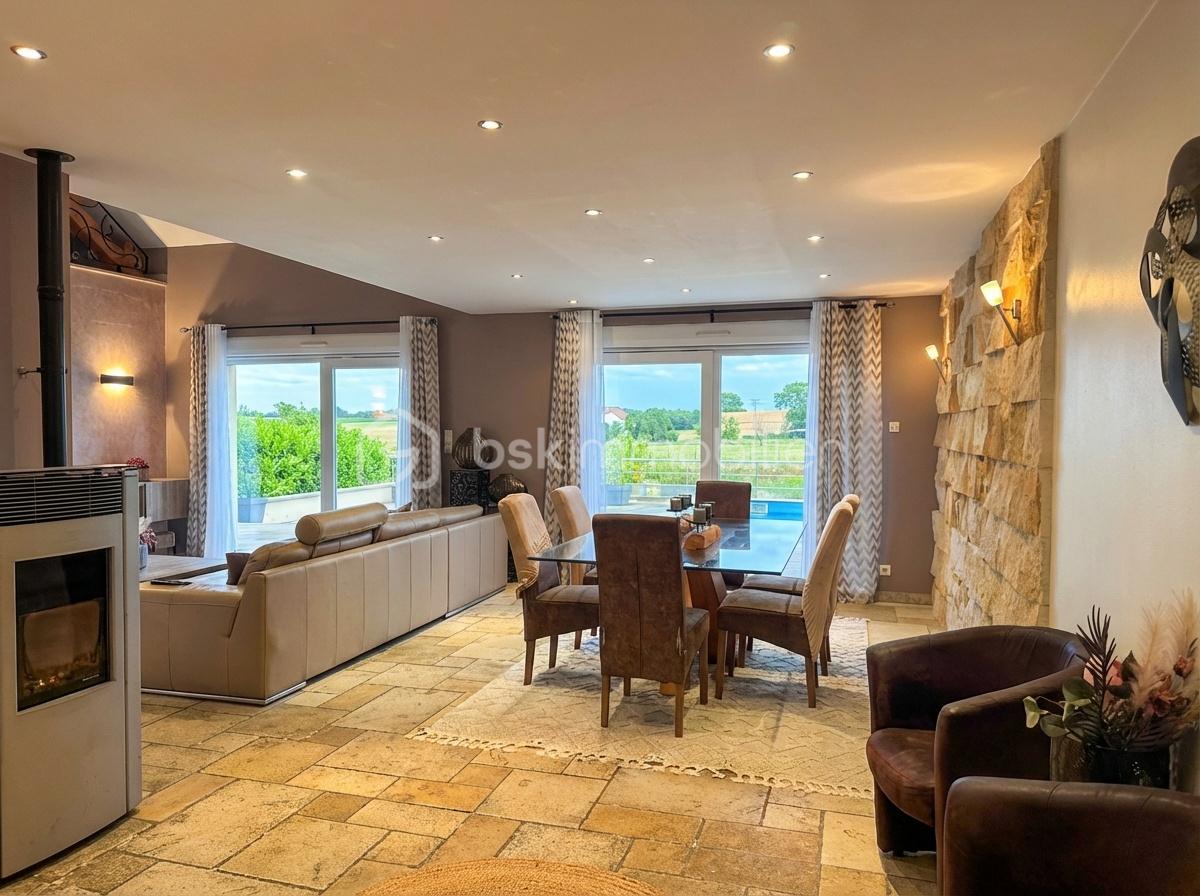 Real_estate_listing_interior_photo_enhancement_In-1770299576928.png