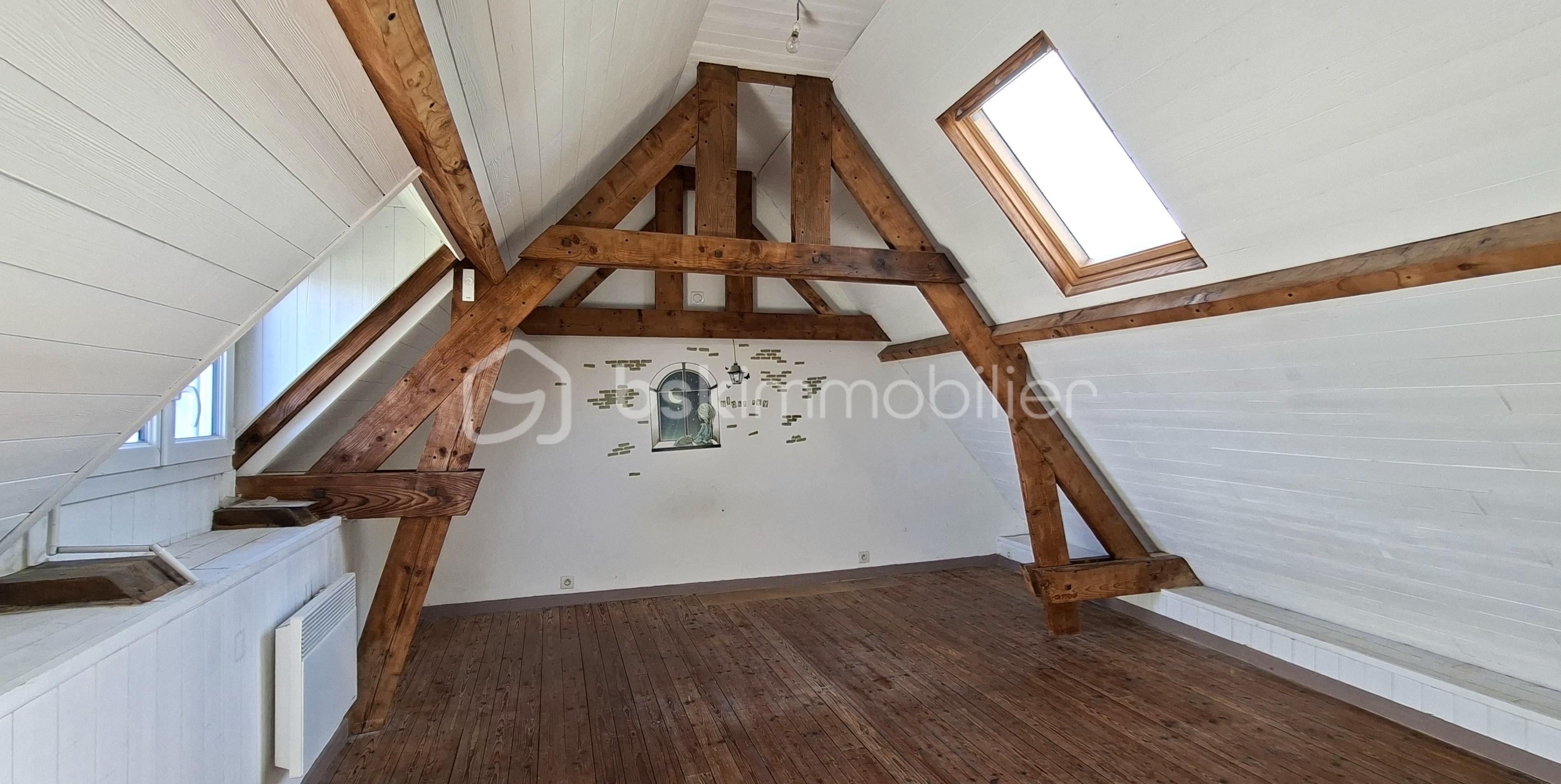 Maison en pierre de 112 m² - CHUBERRE chambre mansardée 1.jpg
