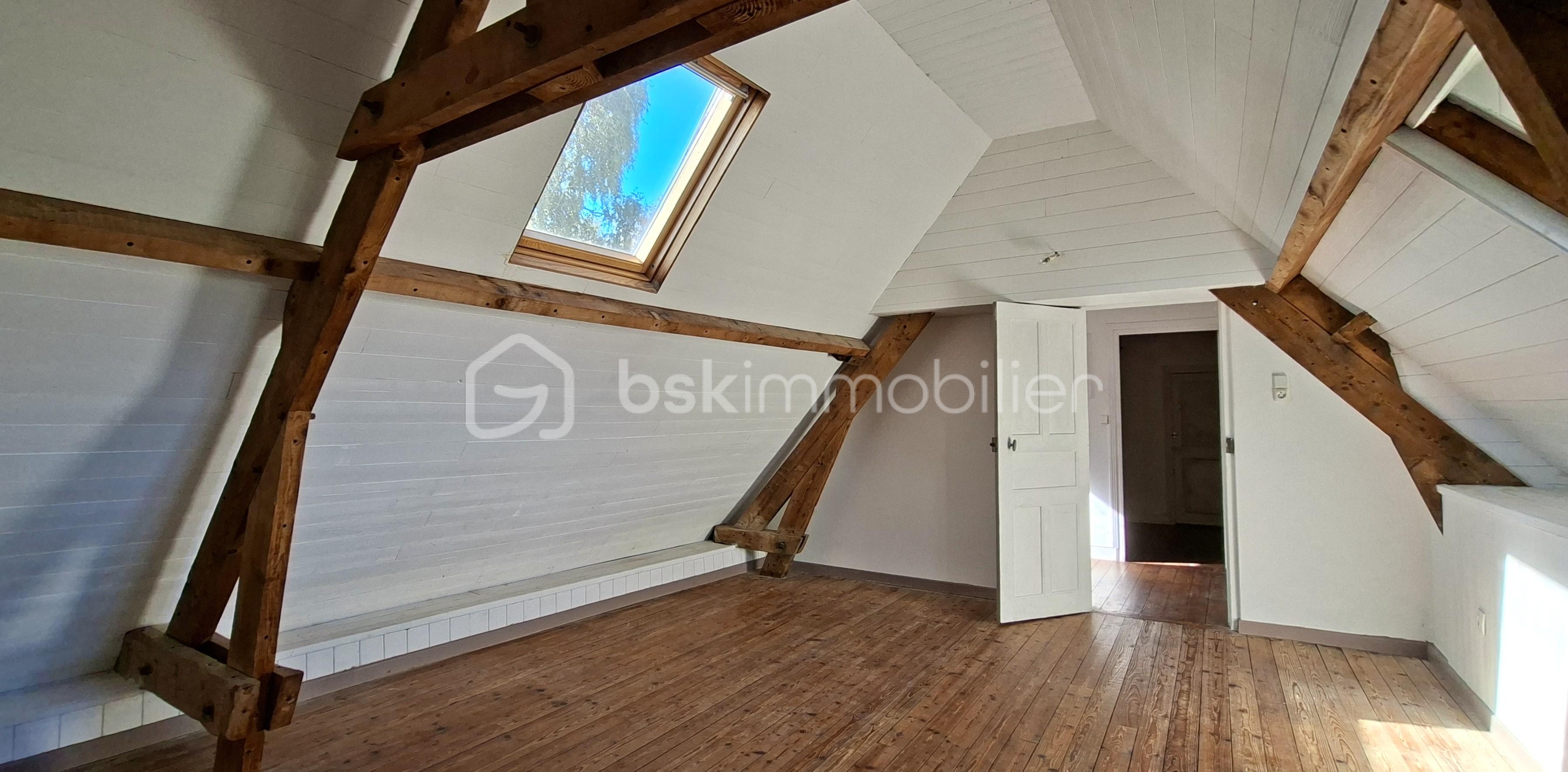 Maison en pierre de 112 m² - CHUBERRE chambre mansardée 2.jpg
