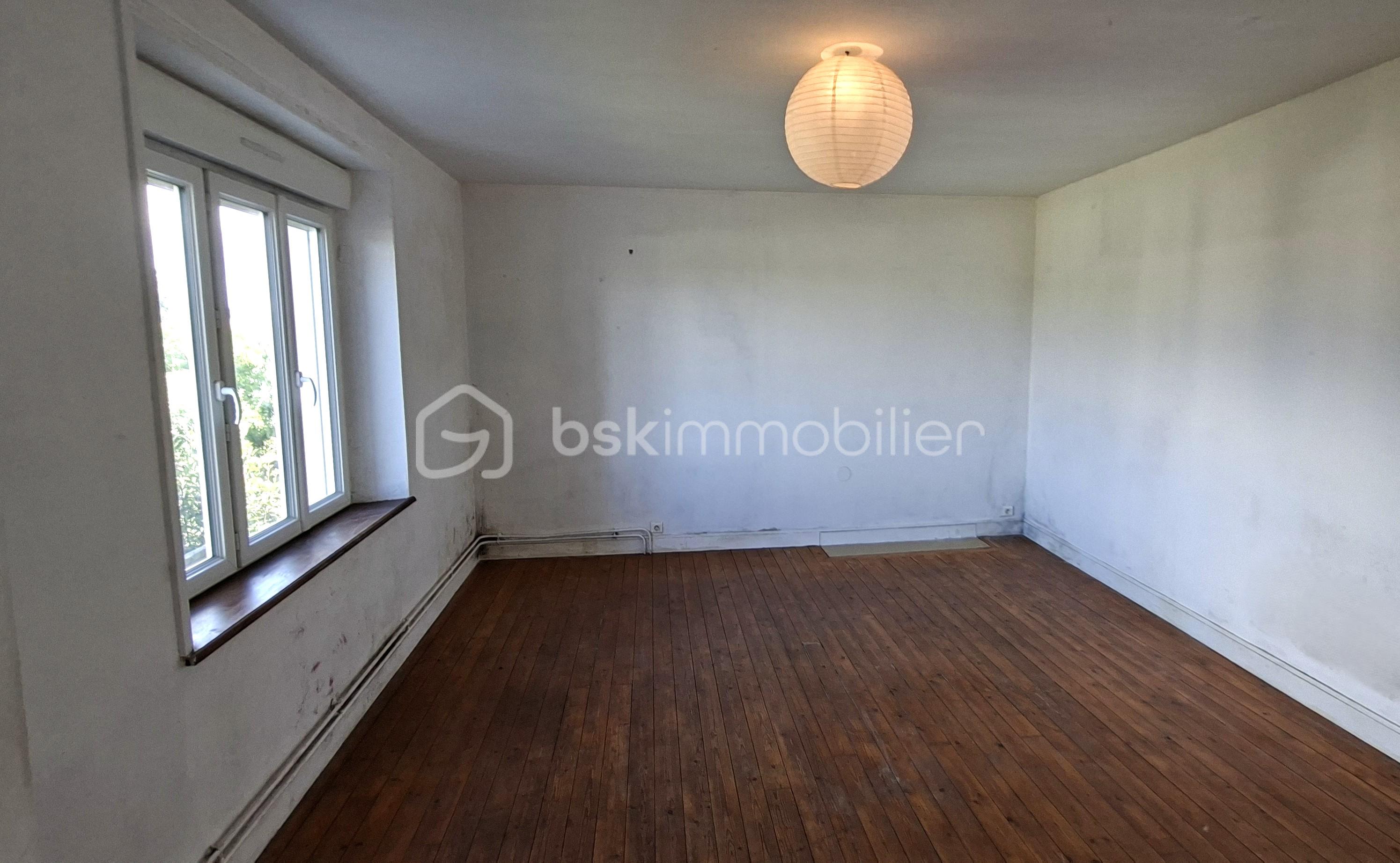 Maison en pierre de 112 m² - CHUBERRE chambre étage 1 2.jpg