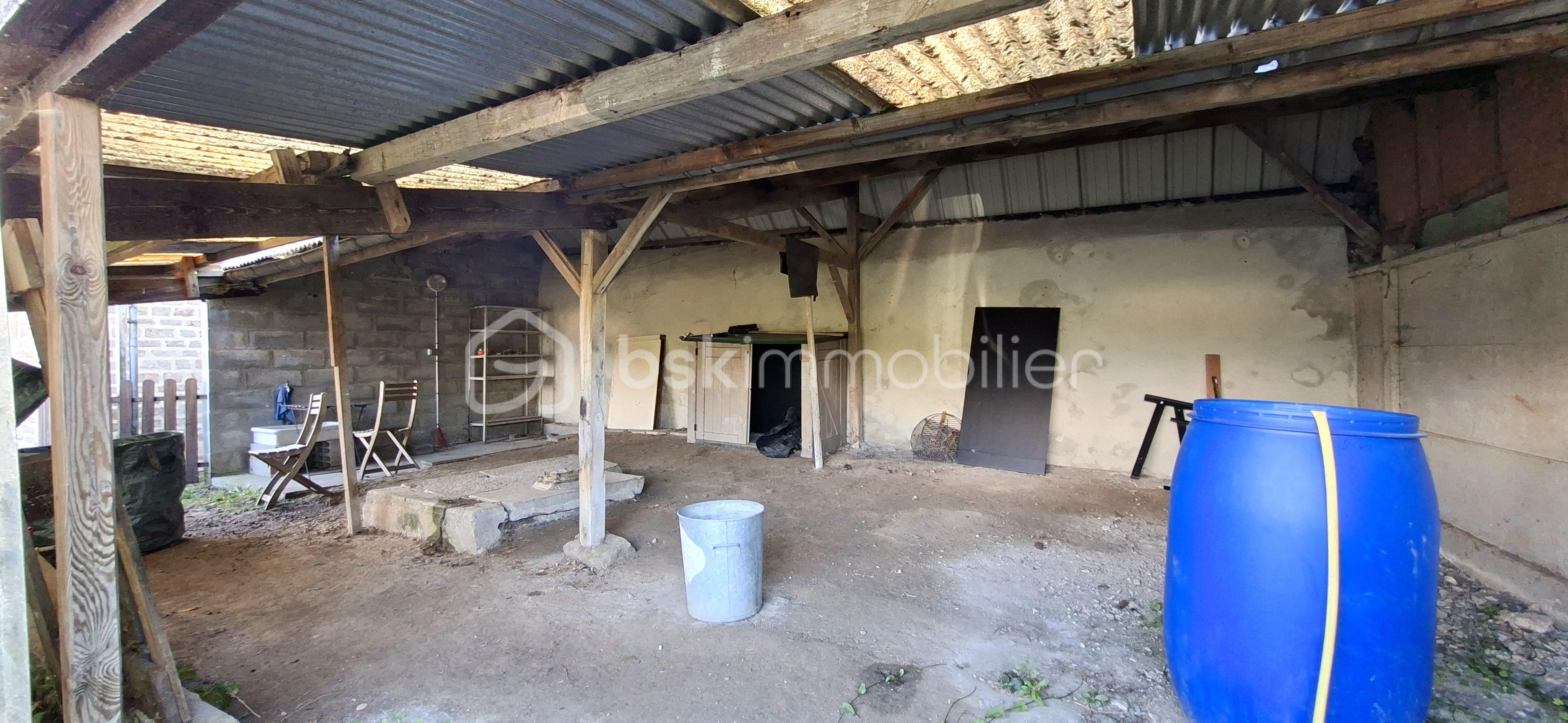 Maison en pierre de 112 m² - CHUBERRE intéreur hangar.jpg
