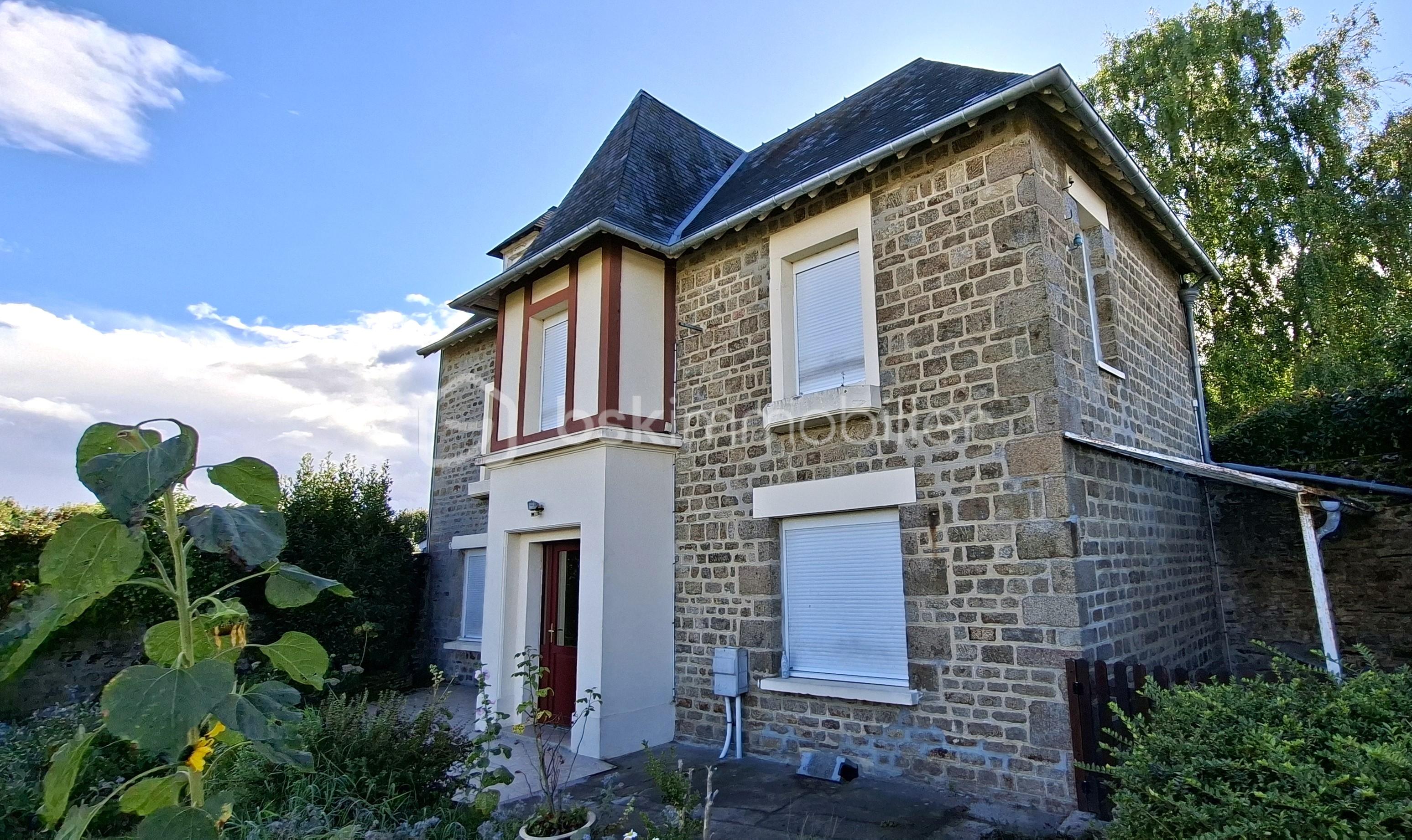 Maison en pierre de 112 m² - CHUBERRE facade de 3 4 ple .jpg