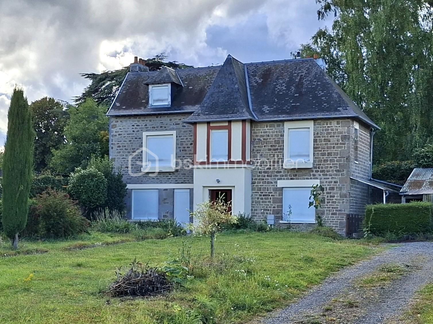 Maison en pierre de 112 m² - CHUBERRE facade ple 1 de loin.jpg
