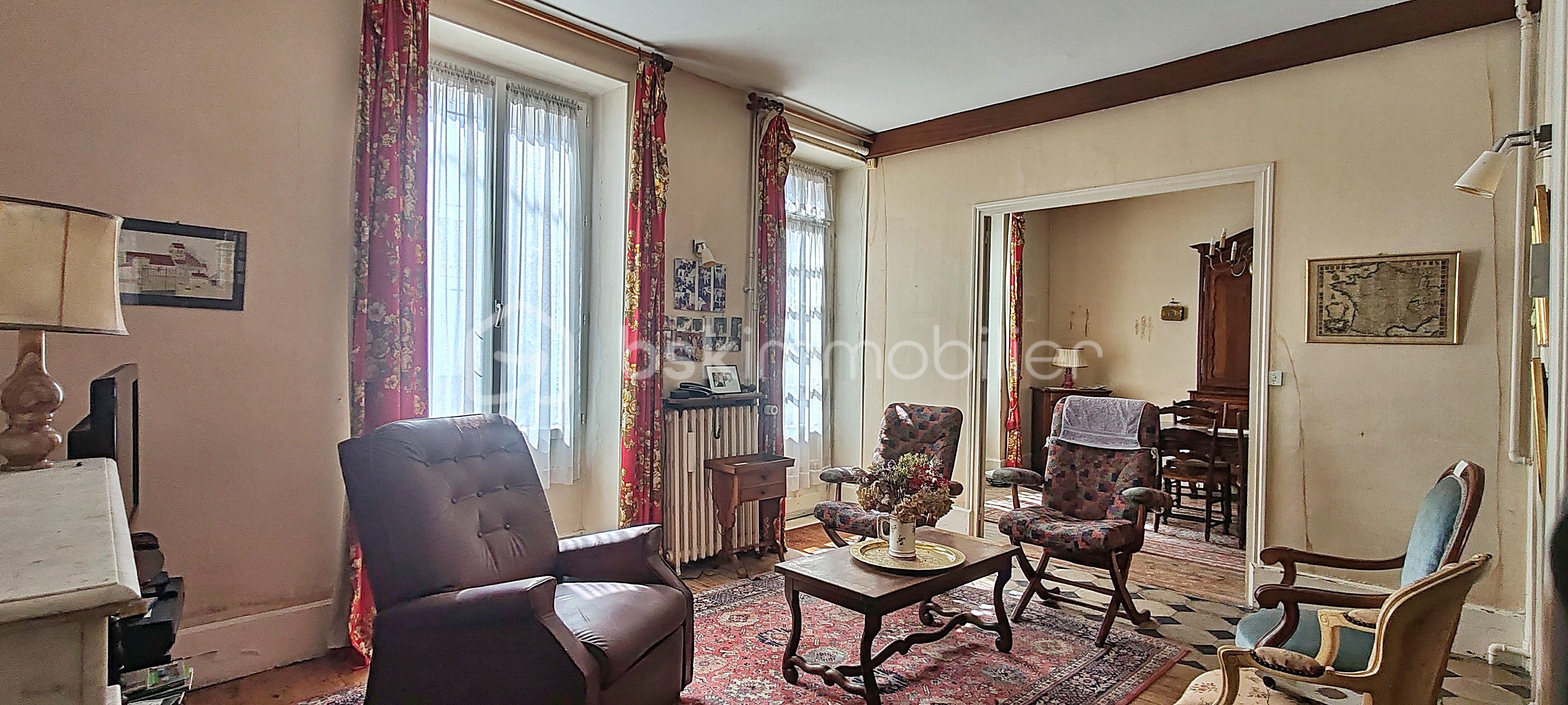 Immeuble mixte de 198 m² - SALON.jpg