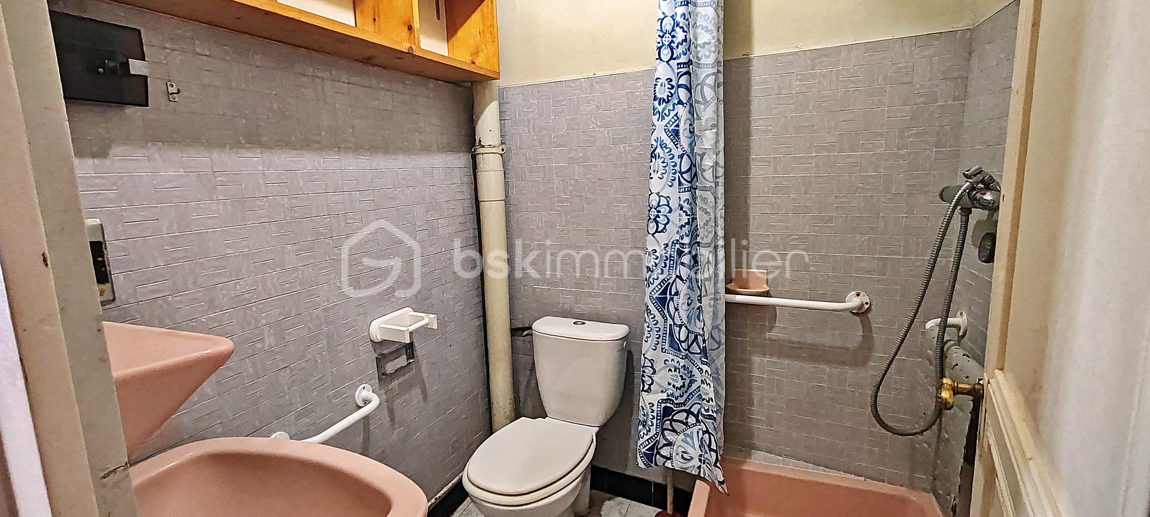 Immeuble mixte de 198 m² - SDB BAS.jpg