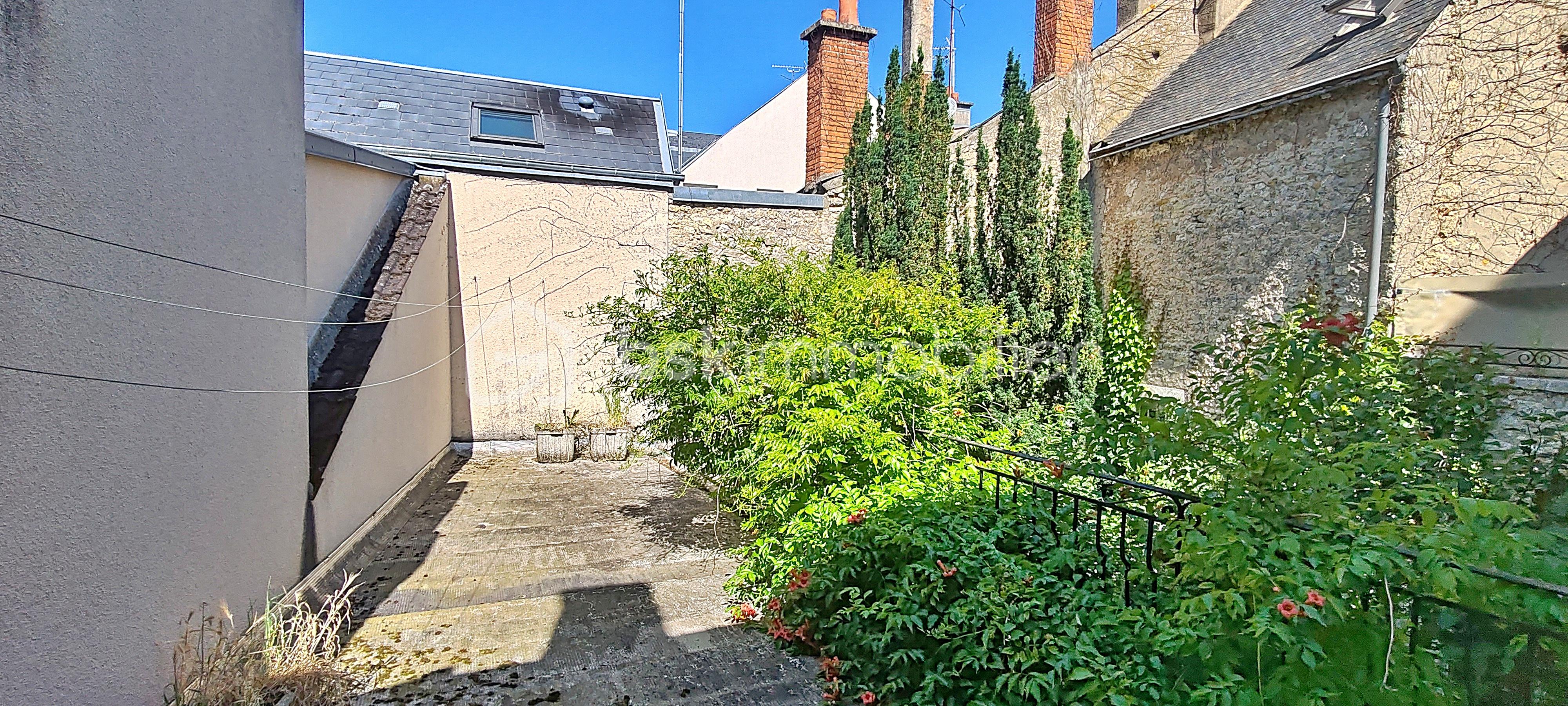 Immeuble mixte de 198 m² - TERRASSE.jpg