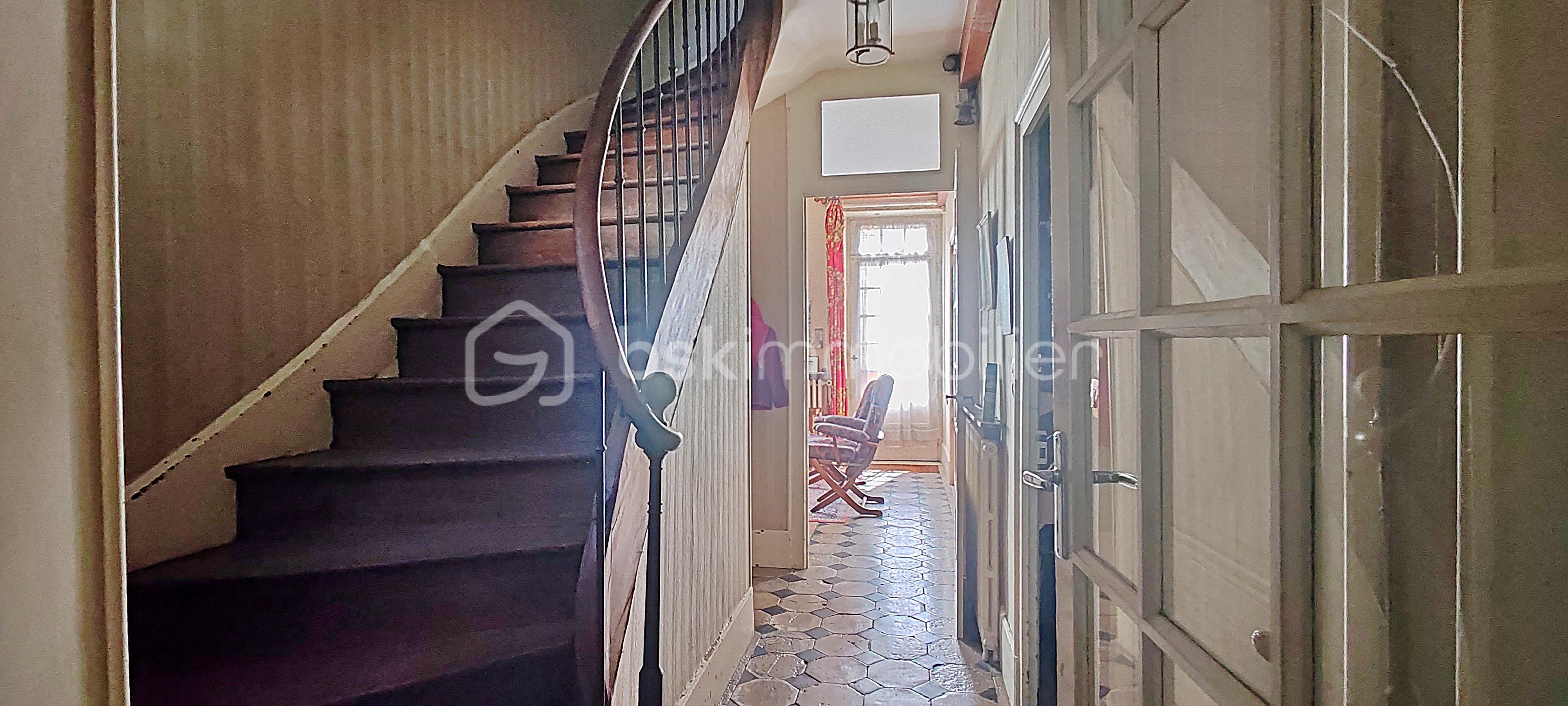 Immeuble mixte de 198 m² - COULOIR BAS.jpg