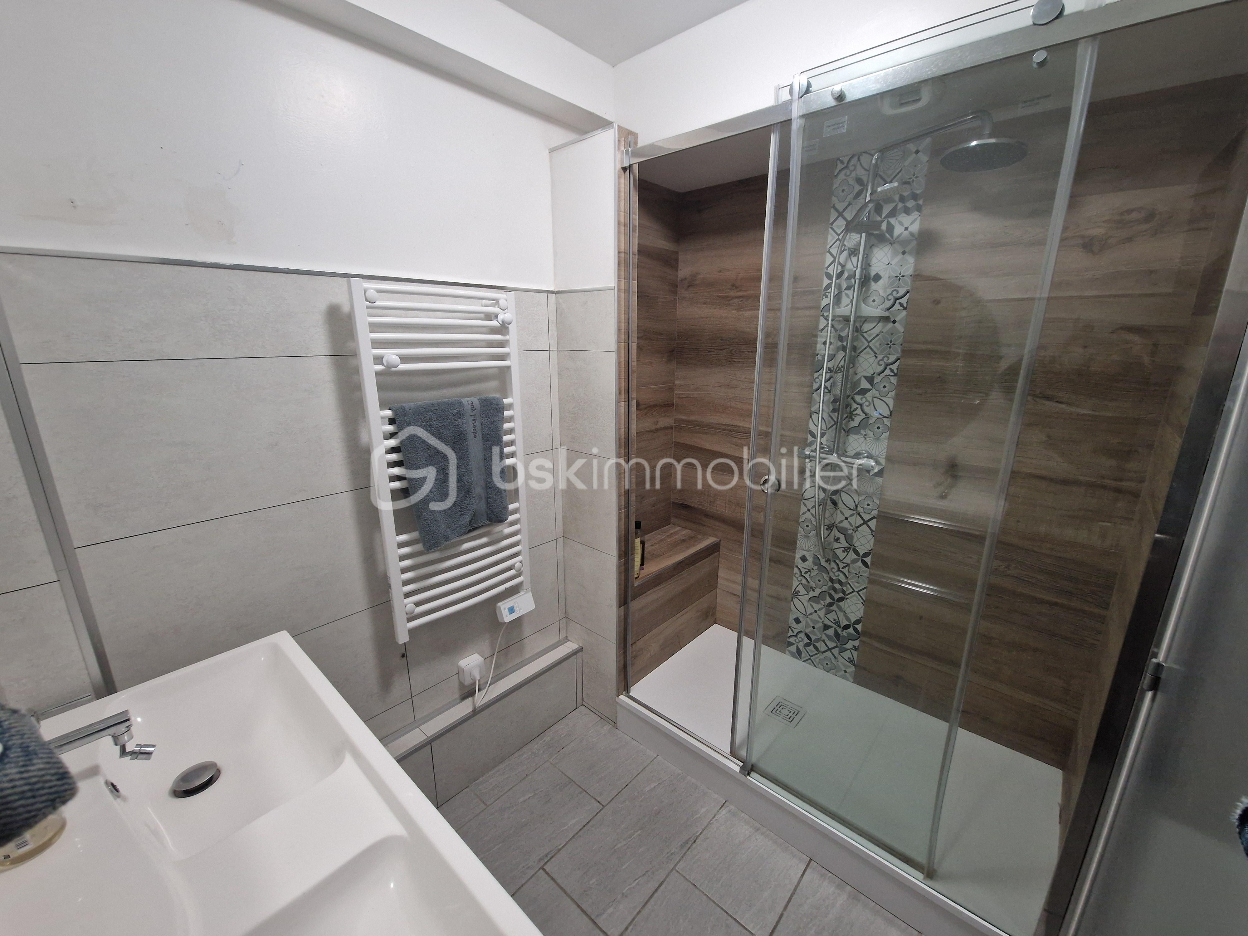 Appartement de 90,80 m² - Salle de douches Coty.jpg