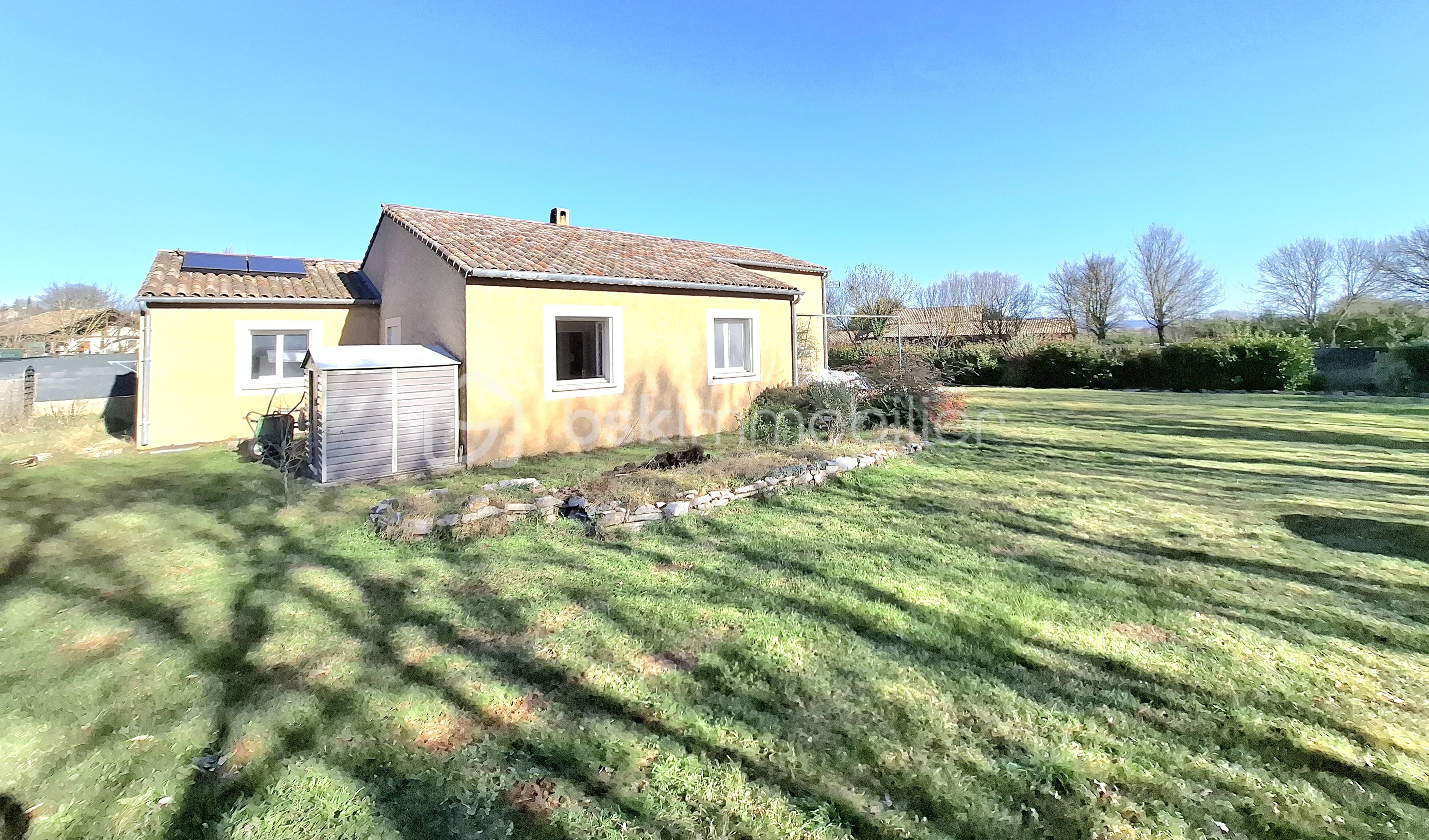 EXT AVEC ABRIS JARDIN.jpg