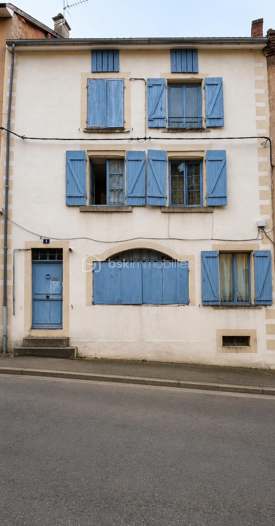 Maison 5 pièces 106 m² · à Thiers · 106 m² · 88 000 €