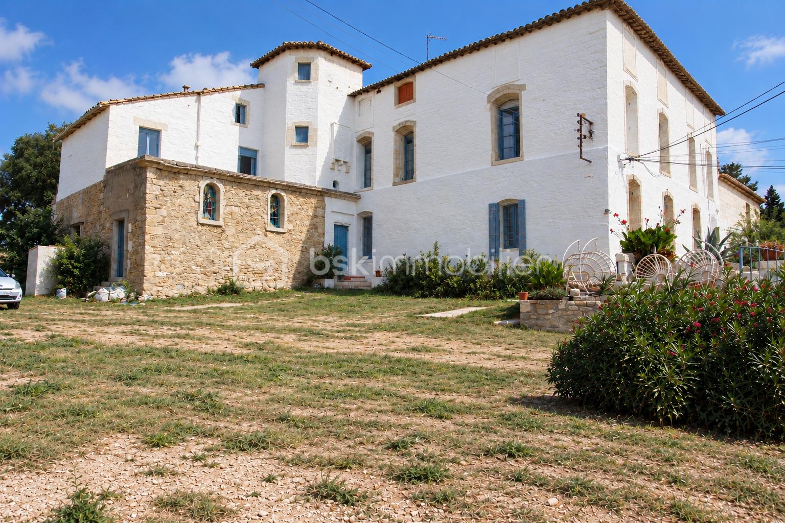 Immeuble 21 pièces 596 m² · à Saint-Gilles · 596 m² · 699 000 €