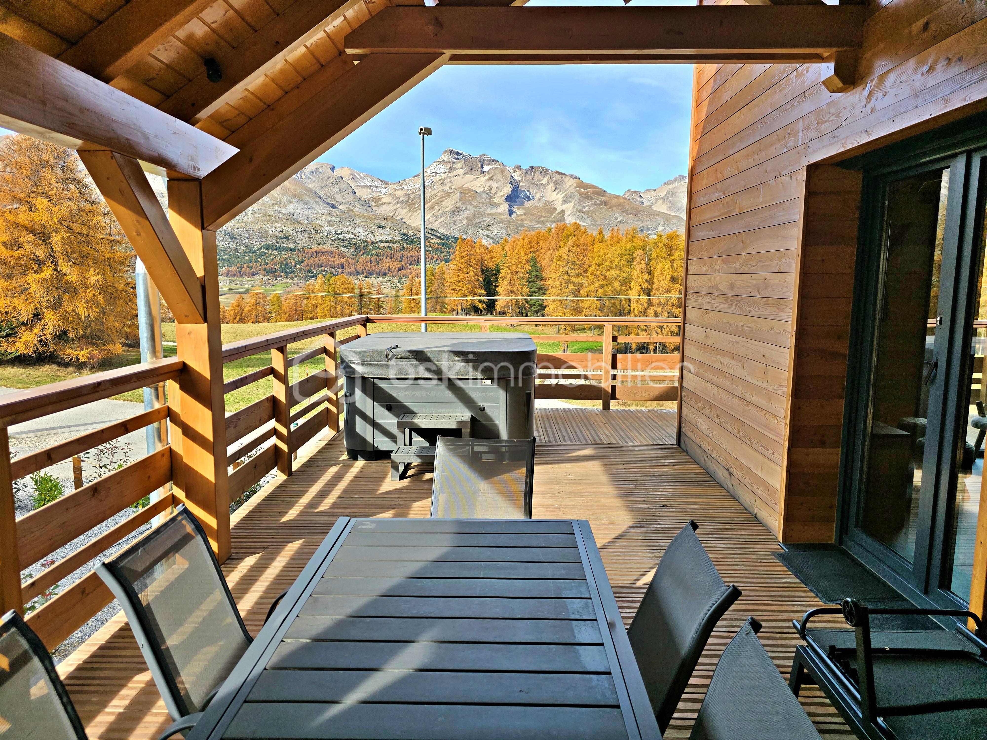 Chalet de 220 m² - 11 Chalet luxe LES ALPES.jpg