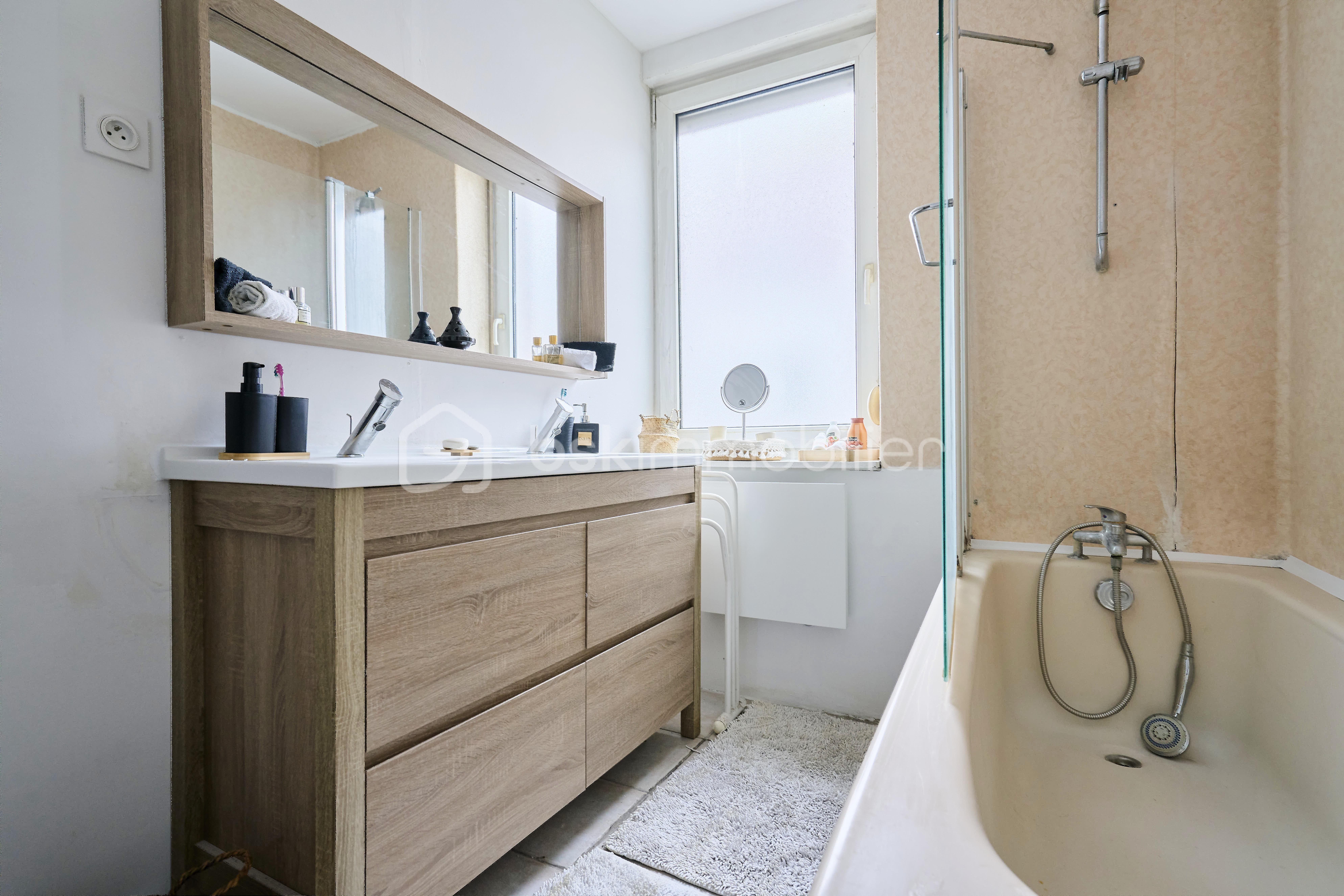 Maison de ville de 125 m² - salle de bain c.jpg