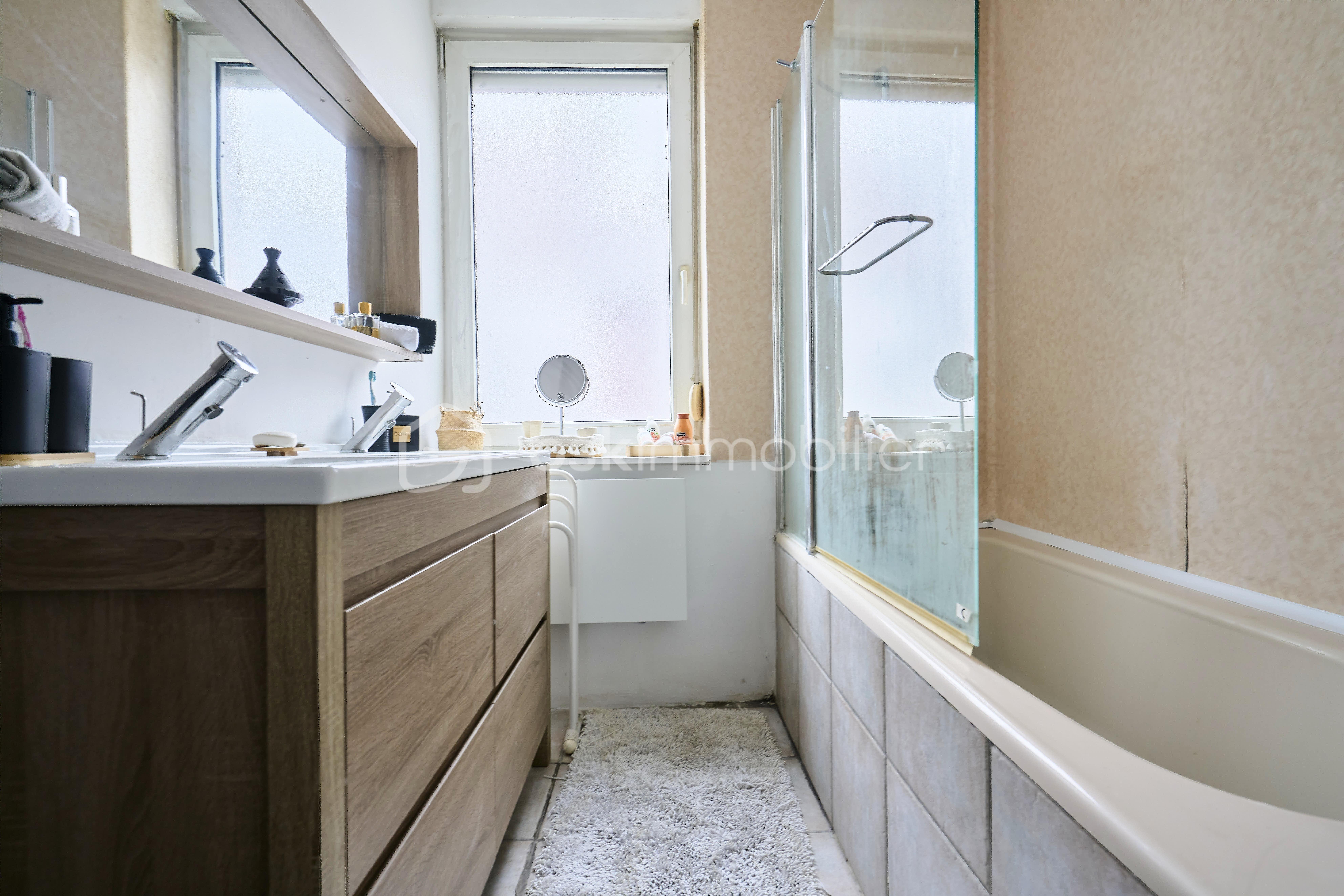 Maison de ville de 125 m² - salle de bain b.jpg