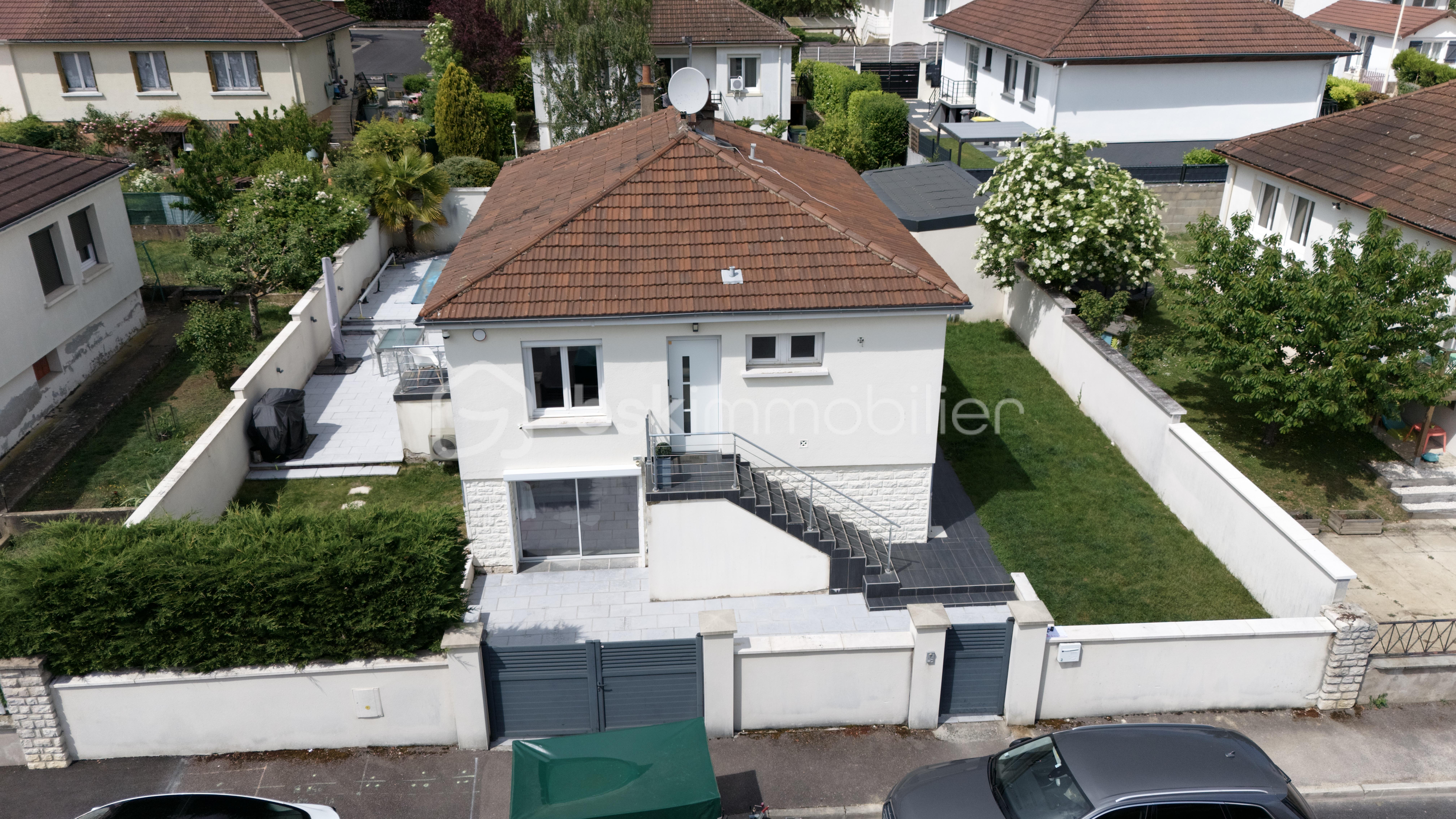 Maison 6 pièces 400 m² · à Saint-Apollinaire · 400 m² · 359 000 €