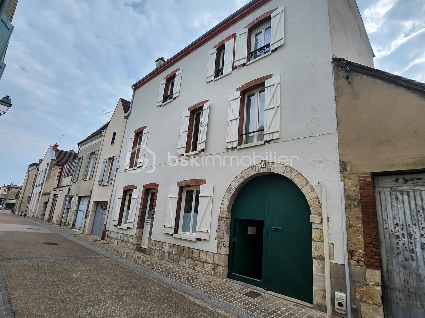 Immeuble de 302 m² - porche.jpg