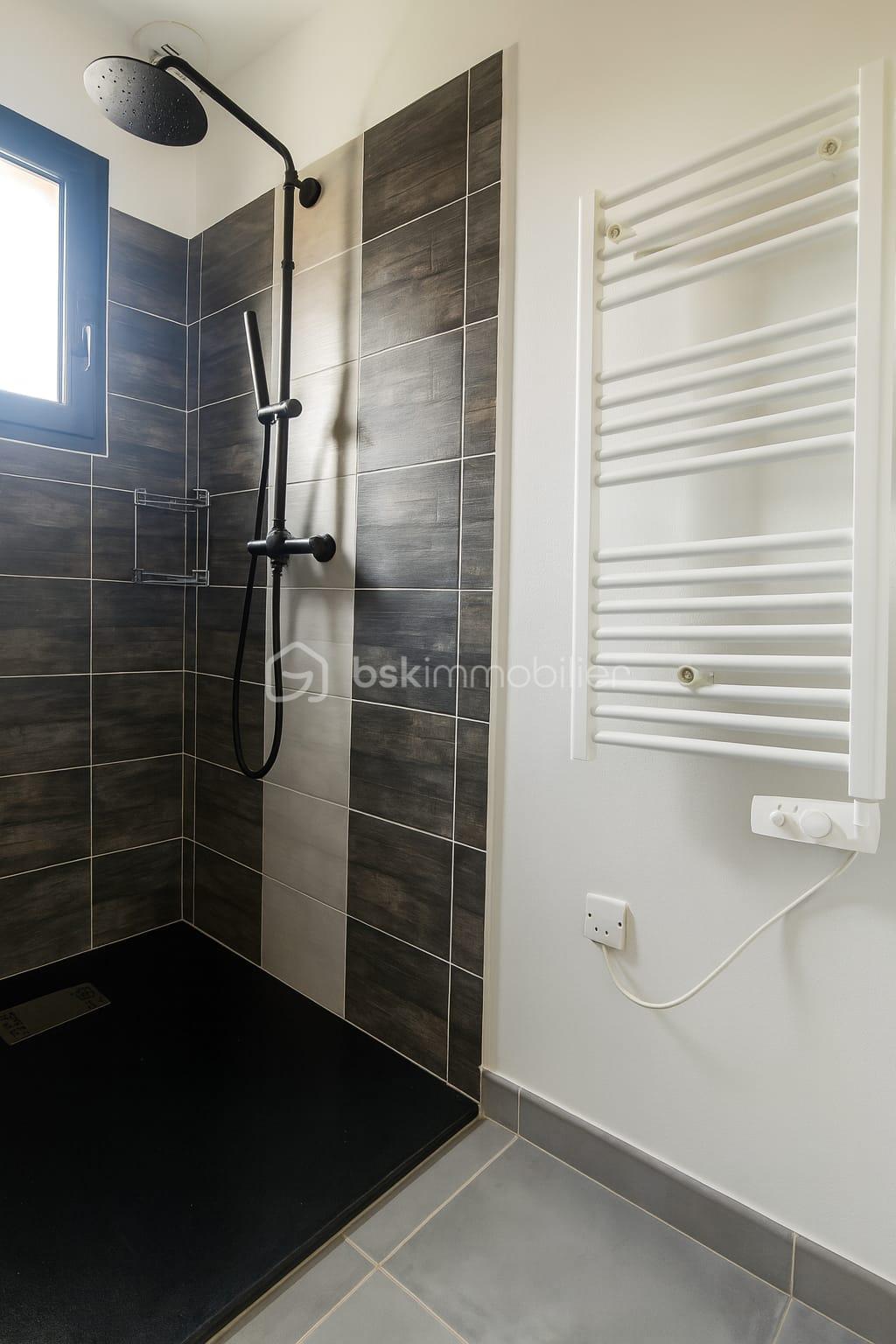 Maison de 102,31 m² - salle d eau.jpeg