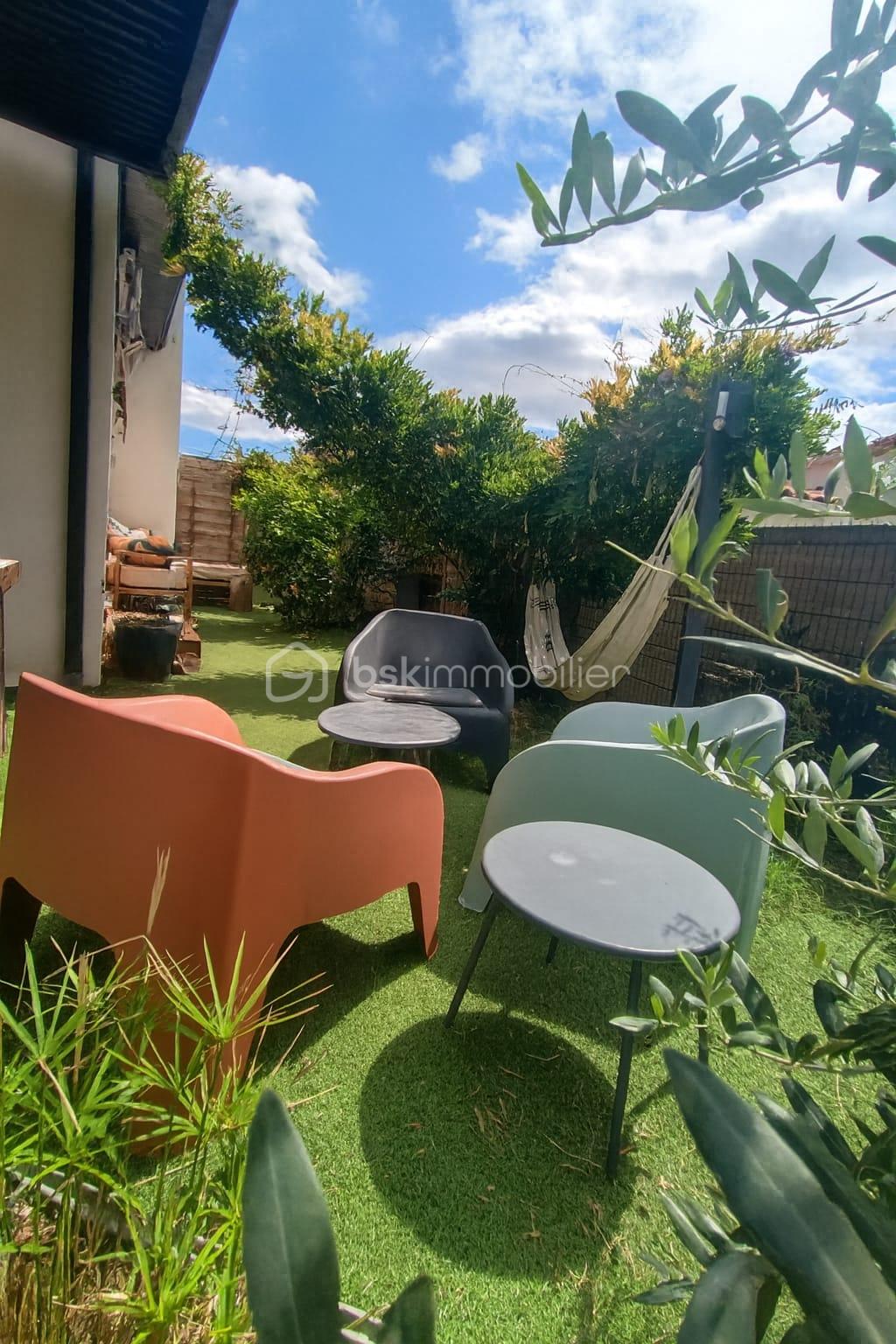 Maison de 102,31 m² - salon exterieur 3.jpeg