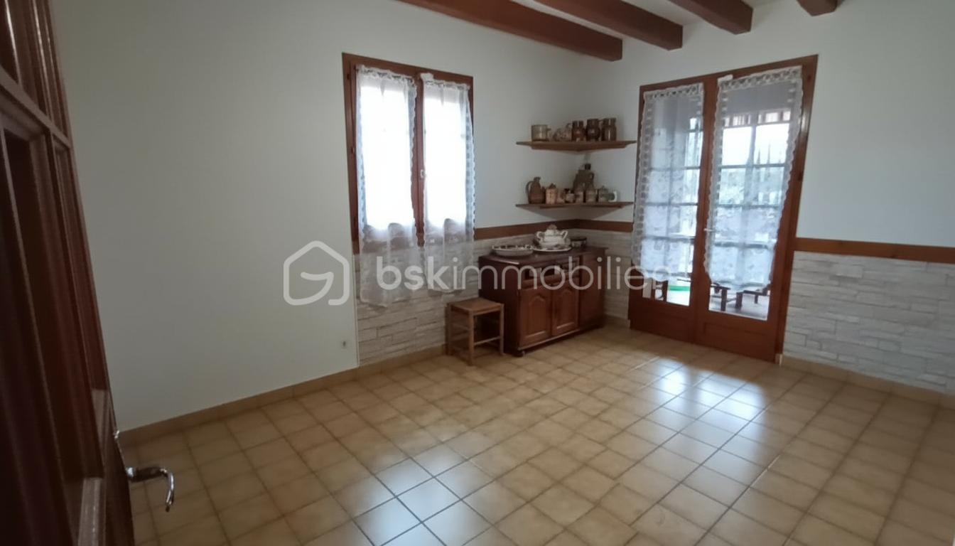 Maison traditionnelle de 125,72 m² - coin repas modifié vidé.png