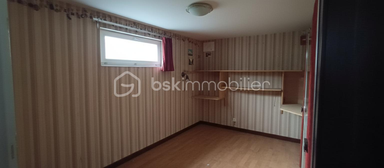 Maison traditionnelle de 125,72 m² - bureau vidé.jpg