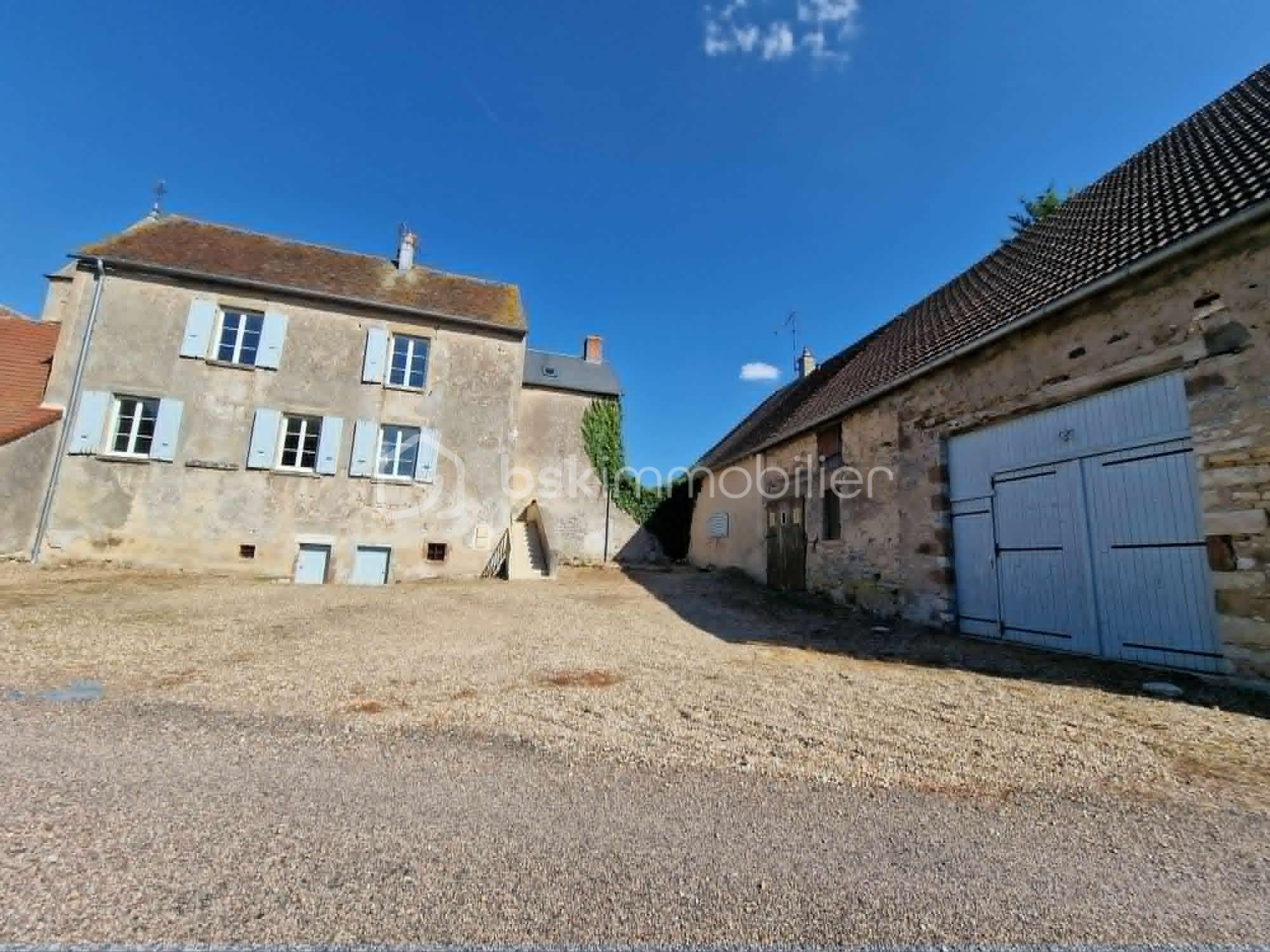 Immeuble 9 pièces 184 m² · à Rouy · 184 m² · 135 000 €