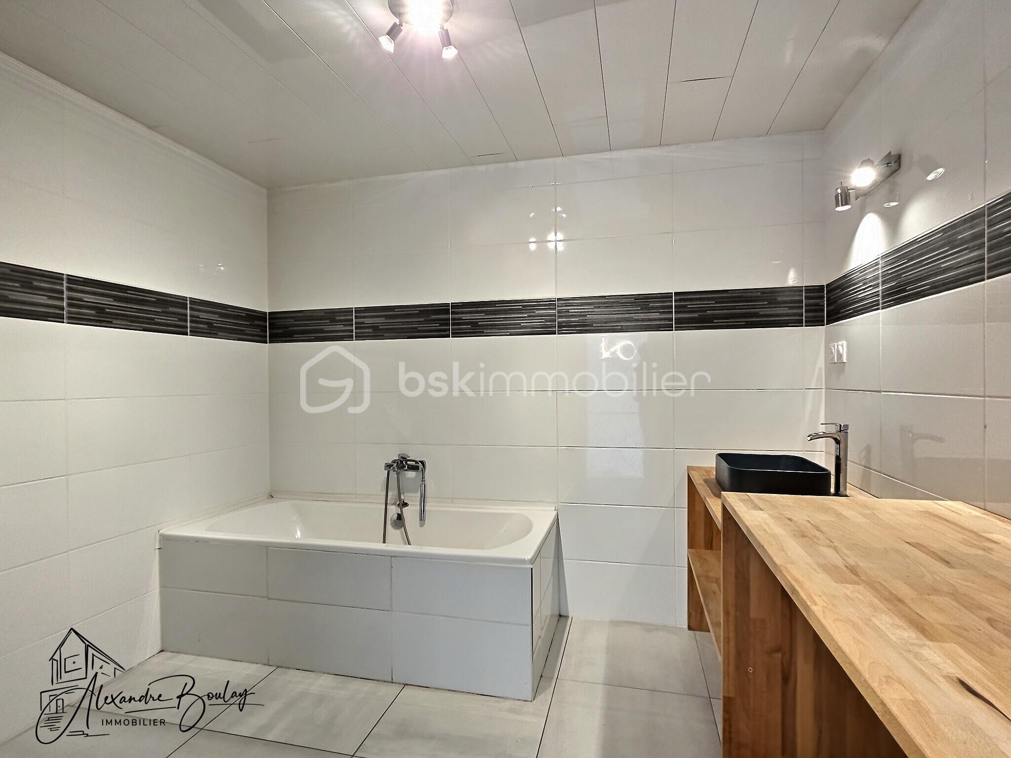 Maison traditionnelle de 137 m² - exposio_133155665.jpg