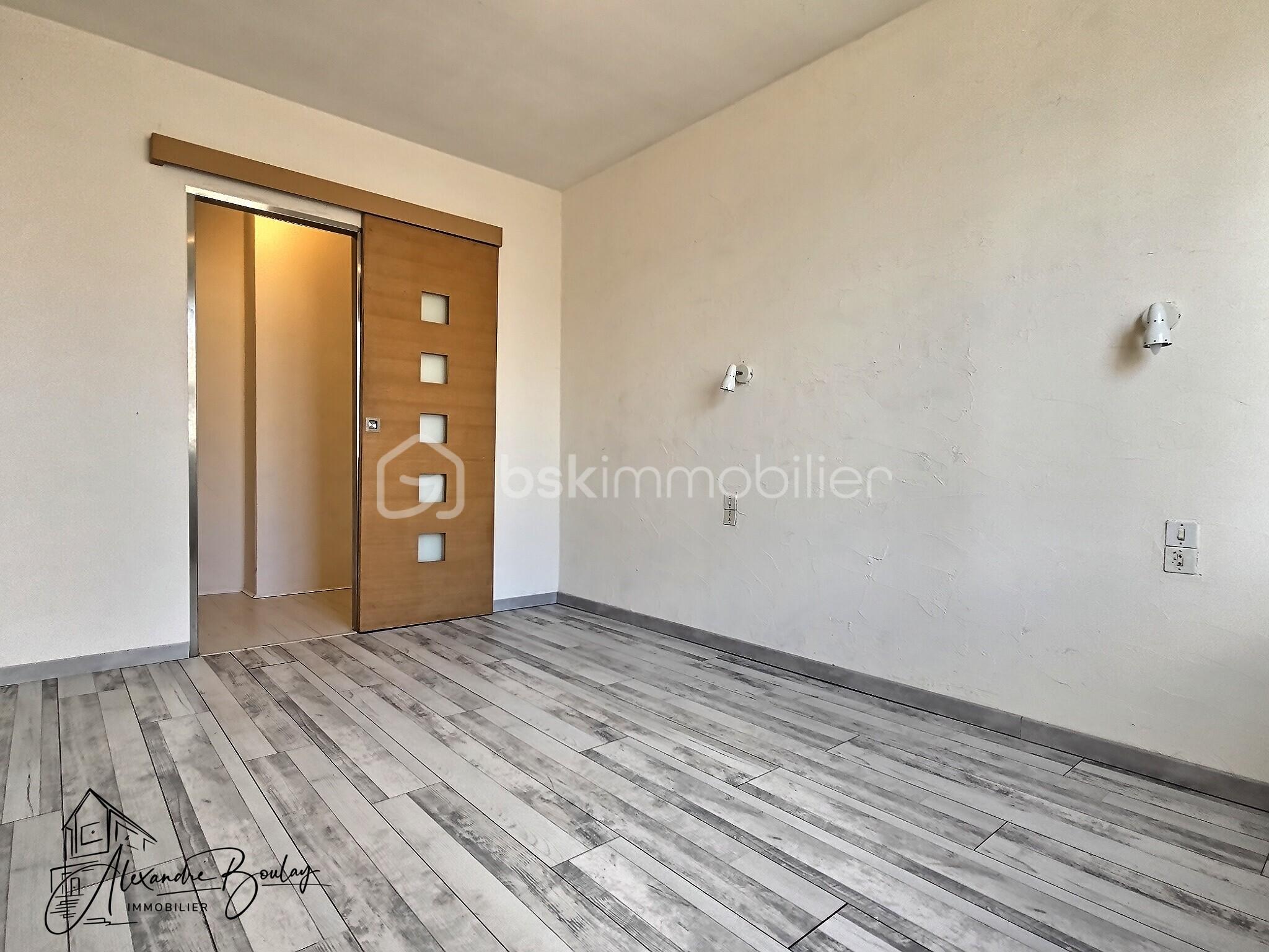 Maison traditionnelle de 137 m² - exposio_133155568.jpg