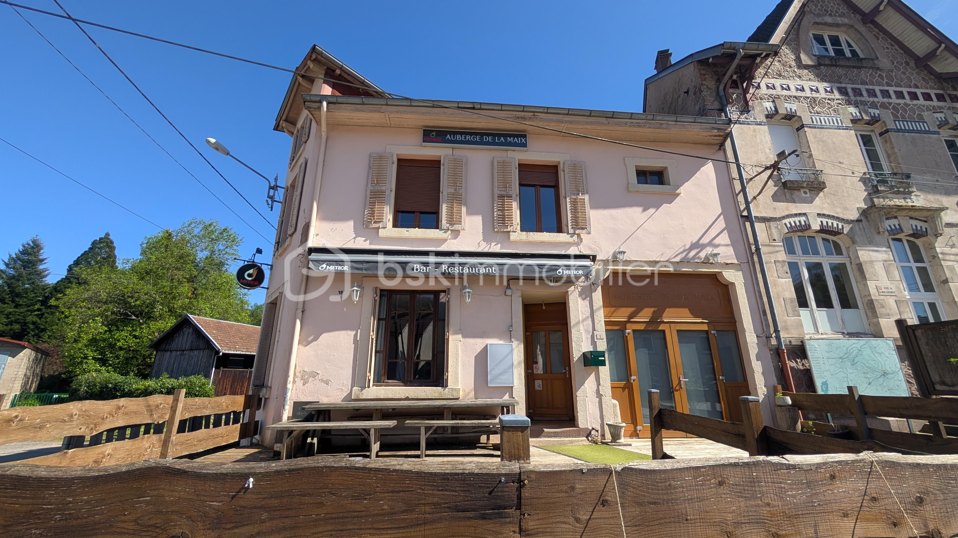 Greg BSK Facade Auberge.jpg