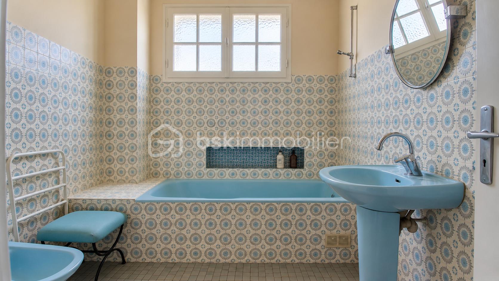 Salle de bain rétro bleu pastel.png