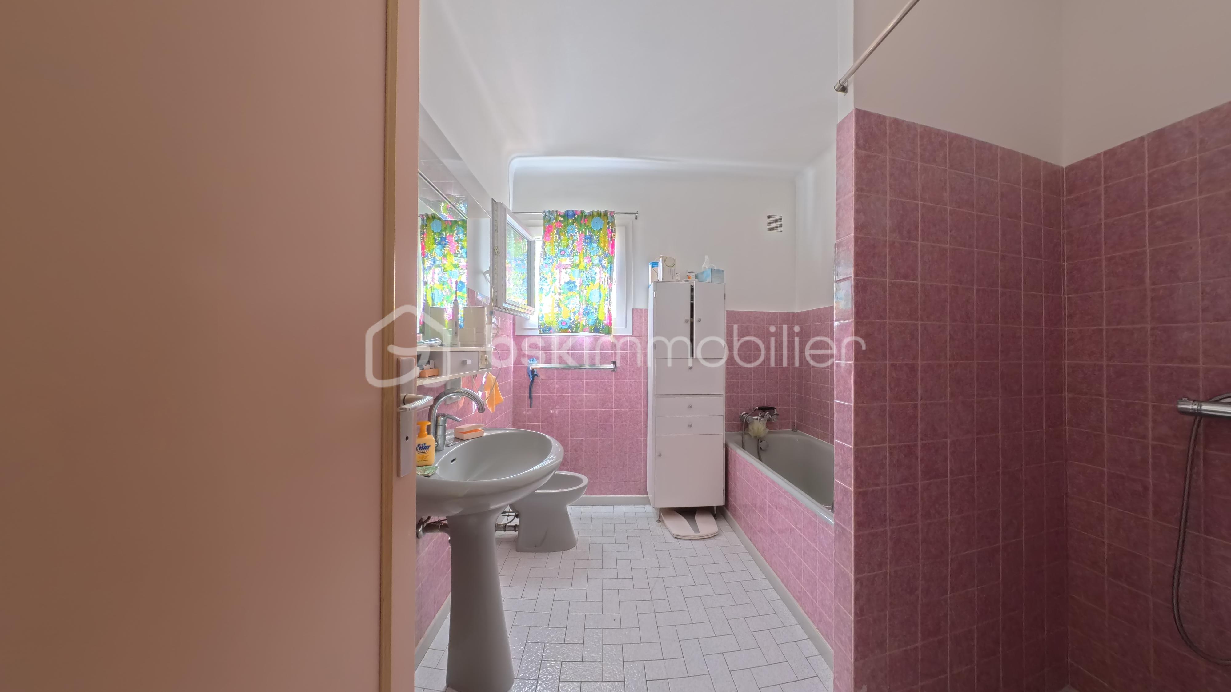 Maison de 180 m² - sdbbas.jpg