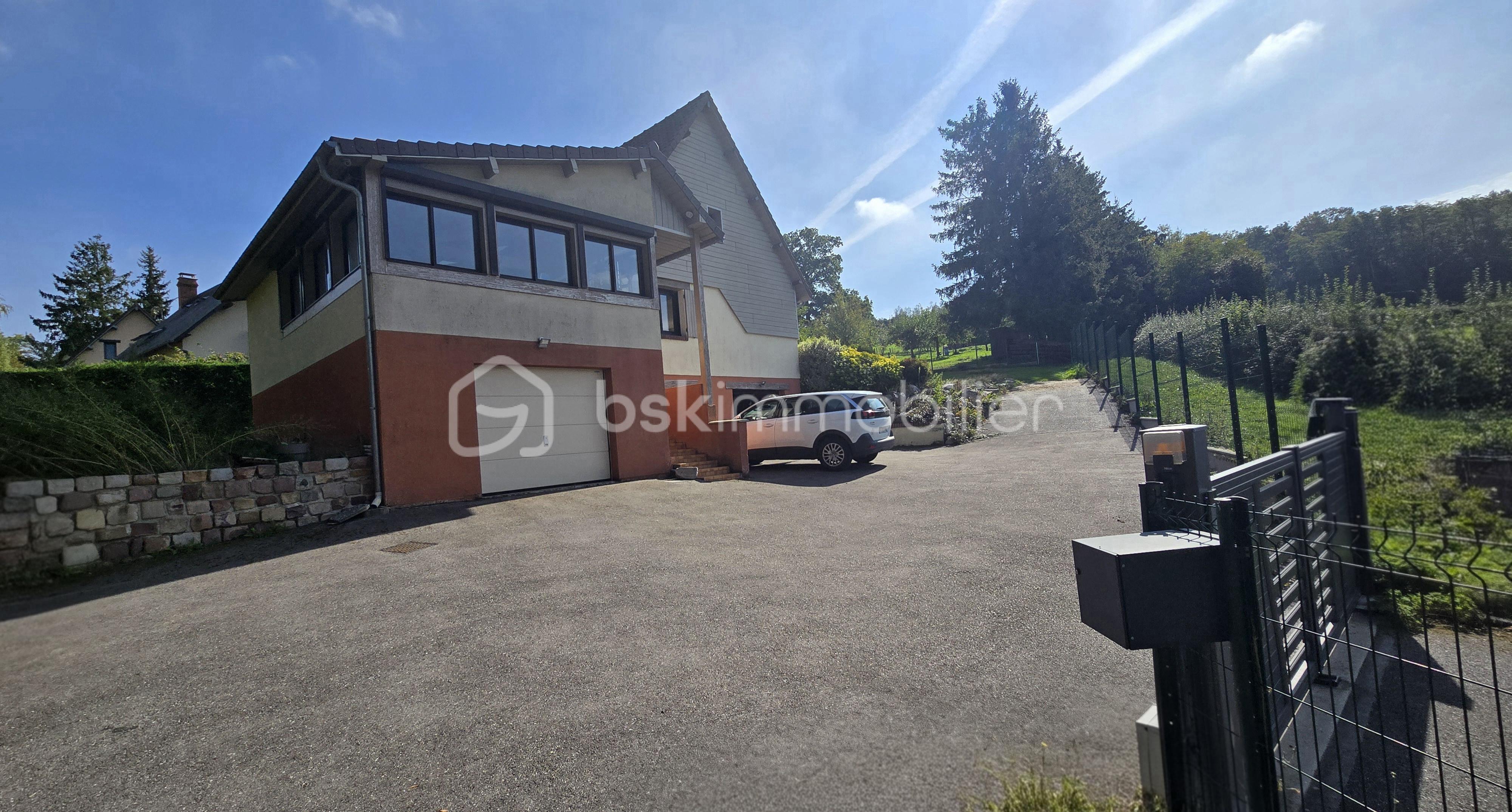 12 Maison exterieur Parking 2.jpg